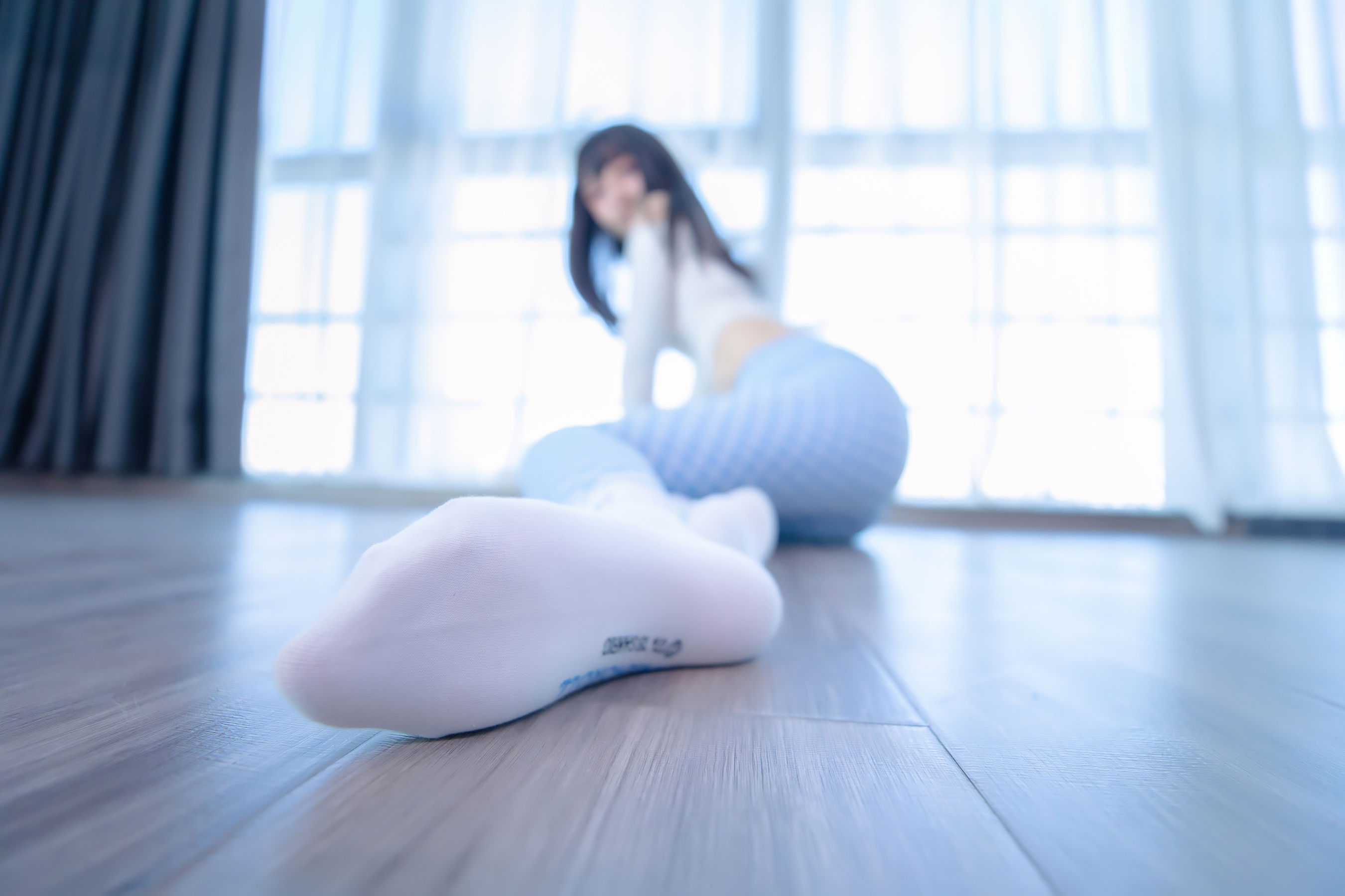 [福利COS] 萝莉神楽板真冬 - 蓝白格