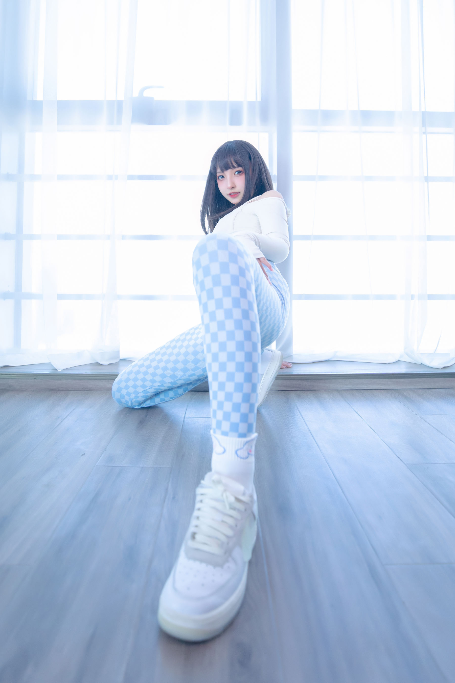 [福利COS] 萝莉神楽板真冬 - 蓝白格