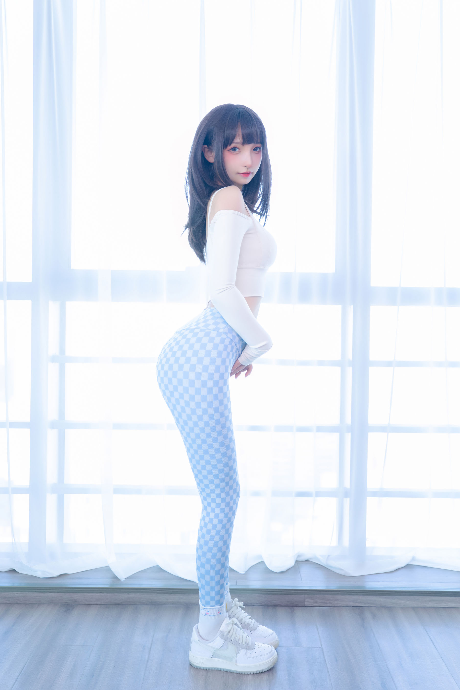 [福利COS] 萝莉神楽板真冬 - 蓝白格
