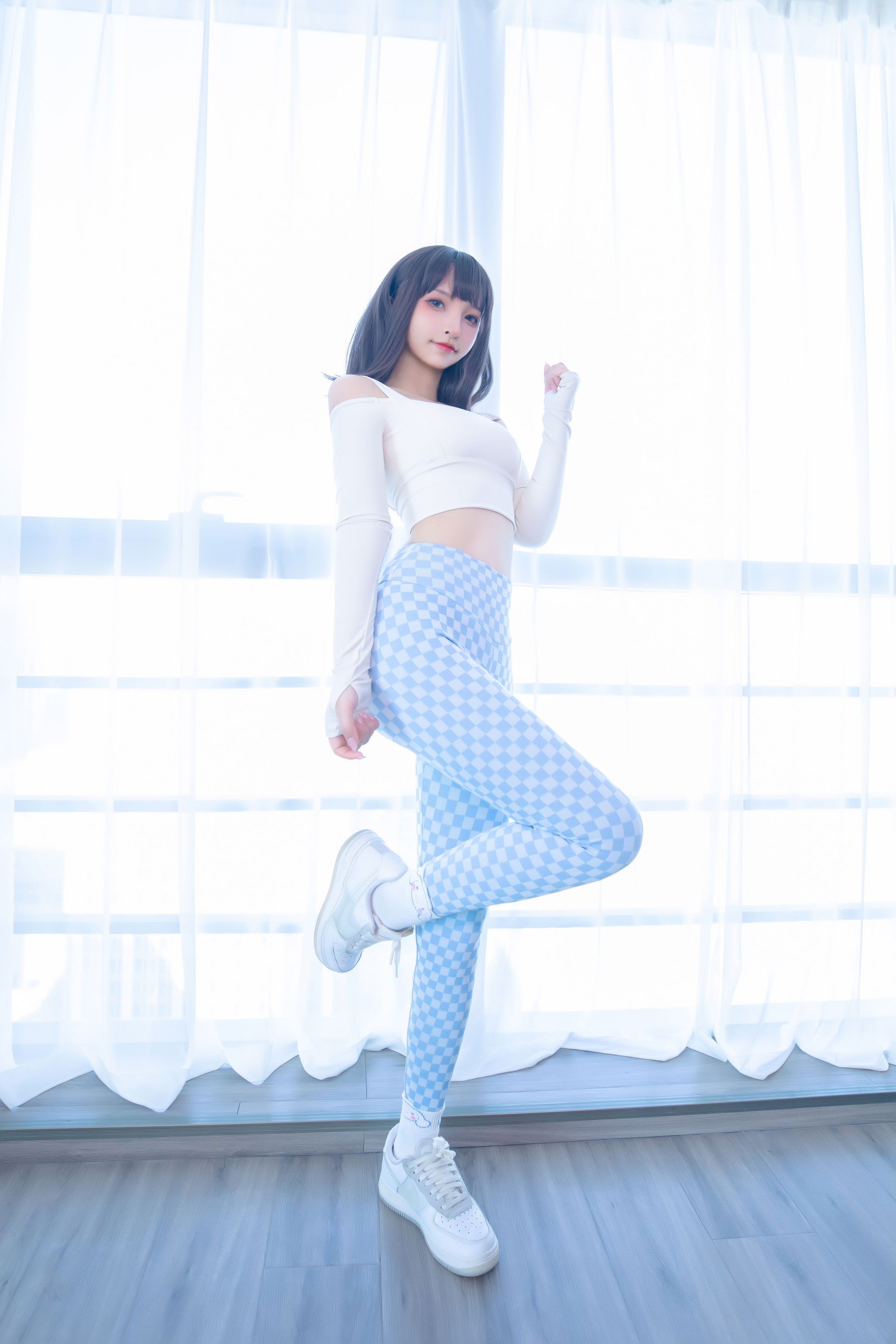 [福利COS] 萝莉神楽板真冬 - 蓝白格