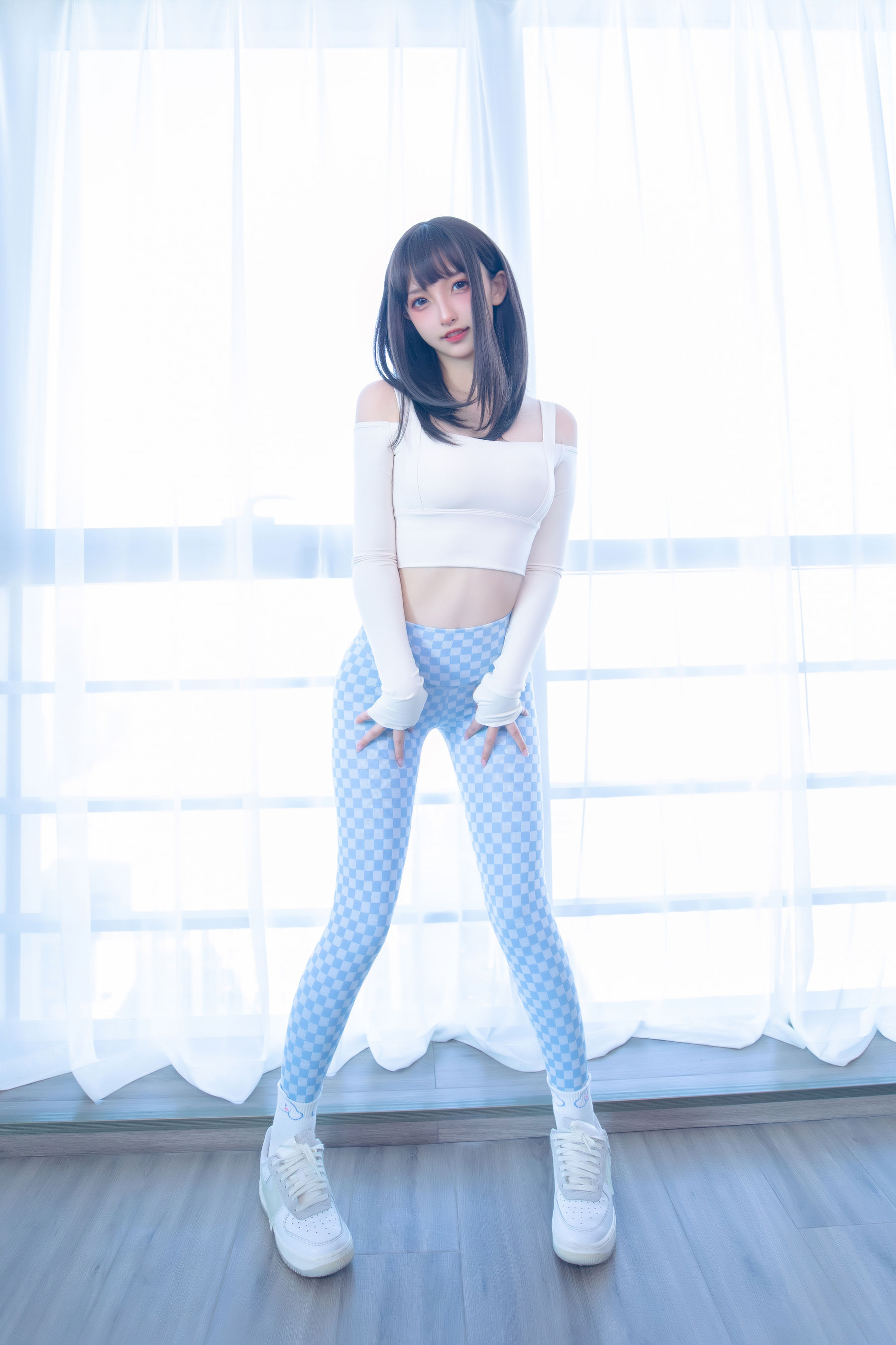 [福利COS] 萝莉神楽板真冬 - 蓝白格