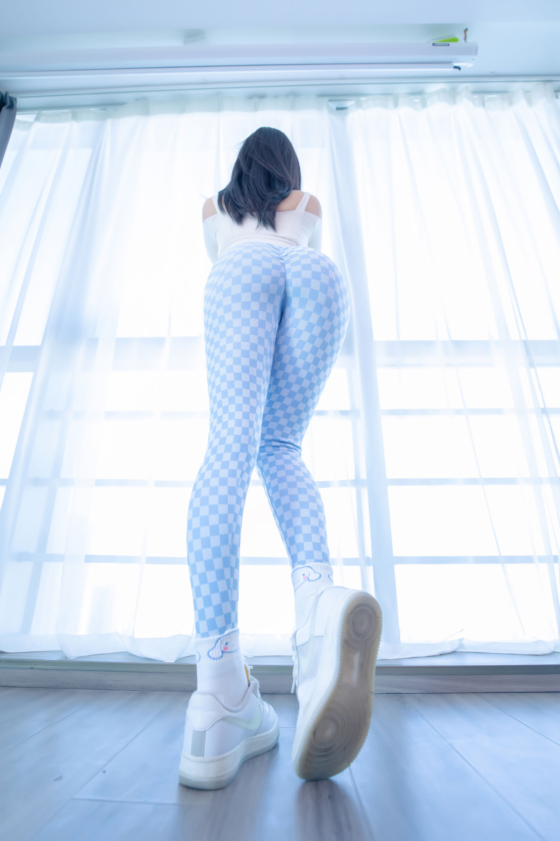 [福利COS] 萝莉神楽板真冬 - 蓝白格