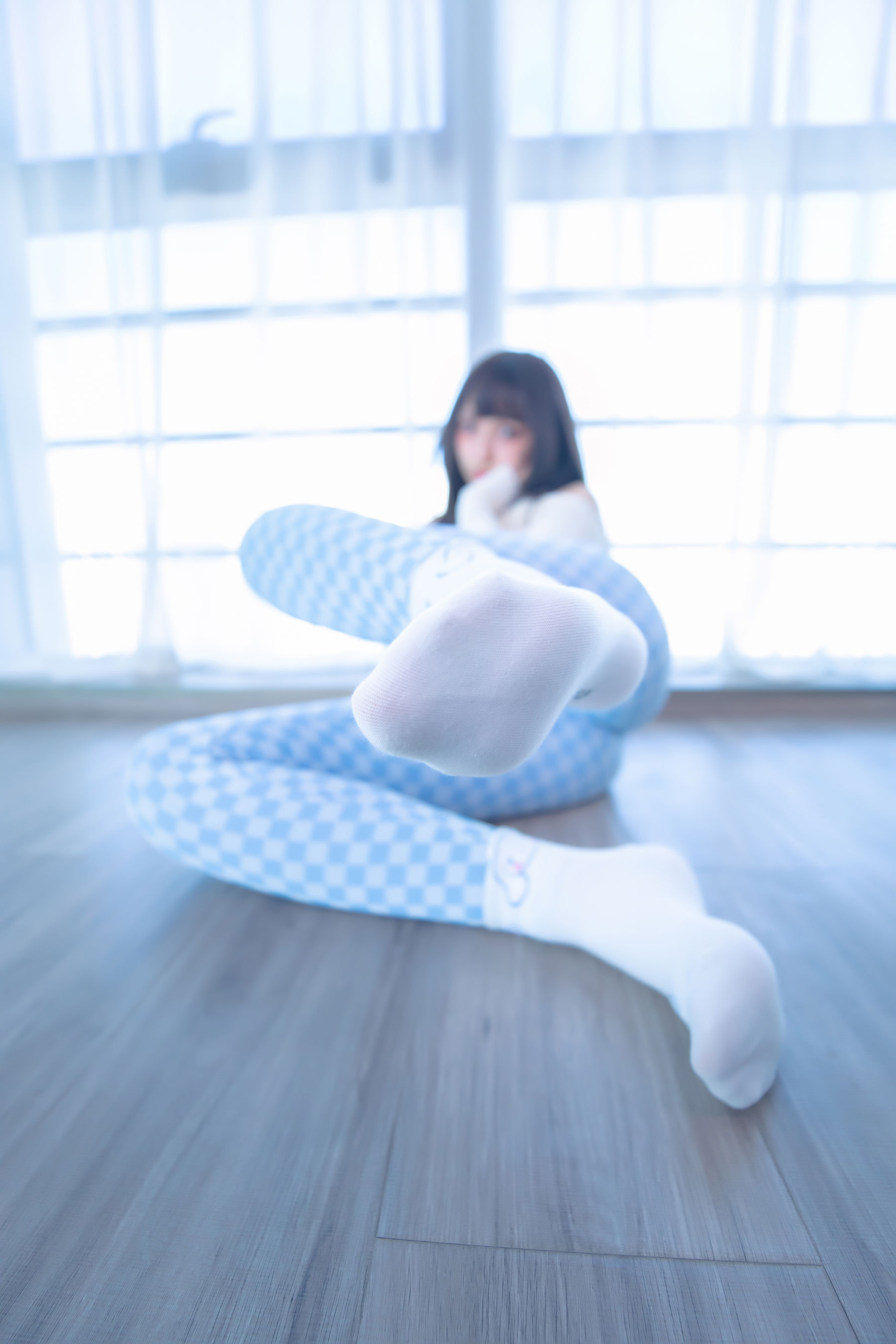 [福利COS] 萝莉神楽板真冬 - 蓝白格