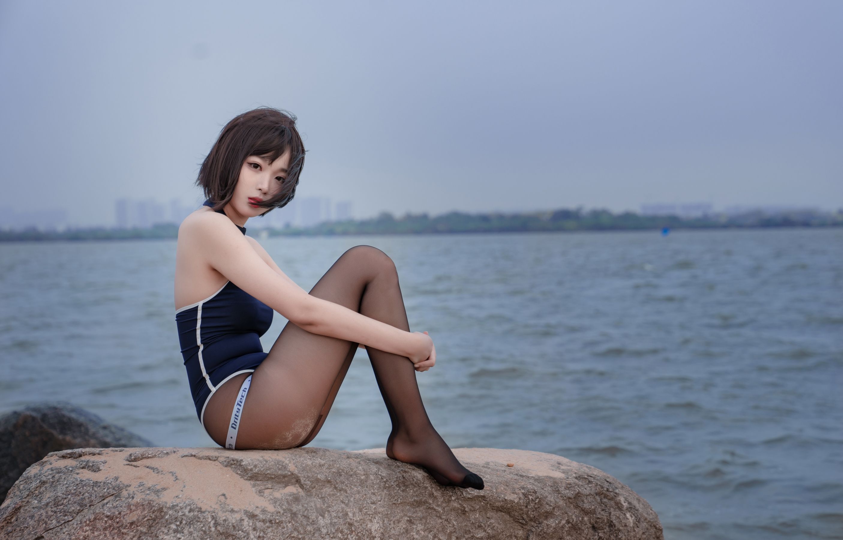 [福利COS] 轩萧学姐 - 沙滩竞泳