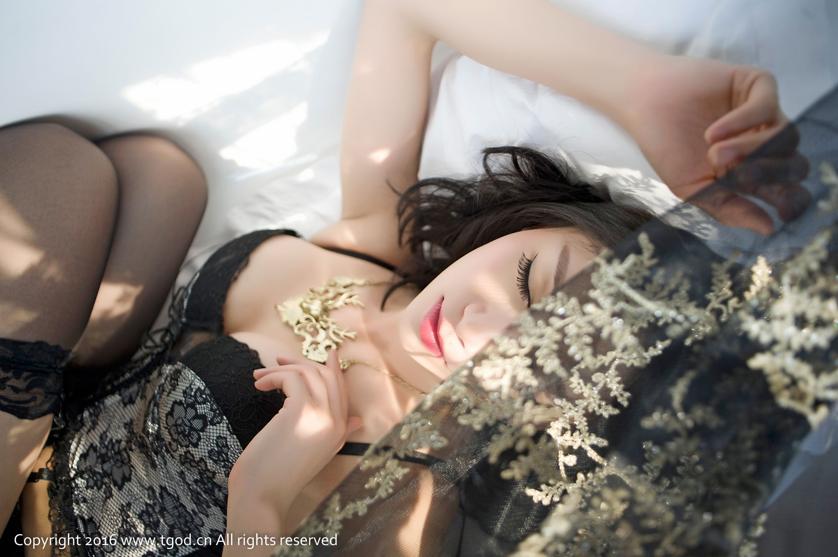 展如《蕾丝浴缸 丝袜诱惑》 [推女神TGOD]