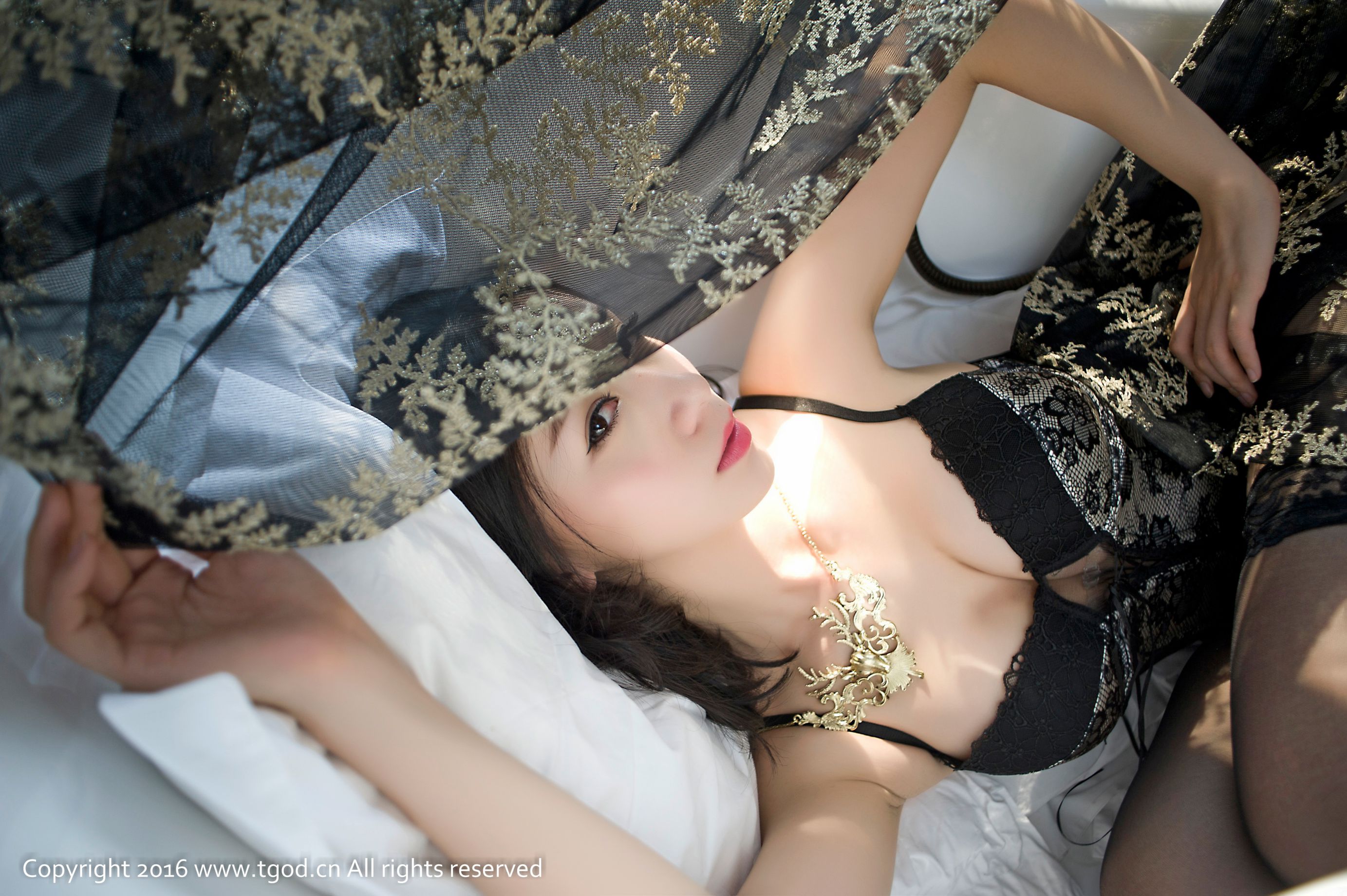 展如《蕾丝浴缸 丝袜诱惑》 [推女神TGOD]