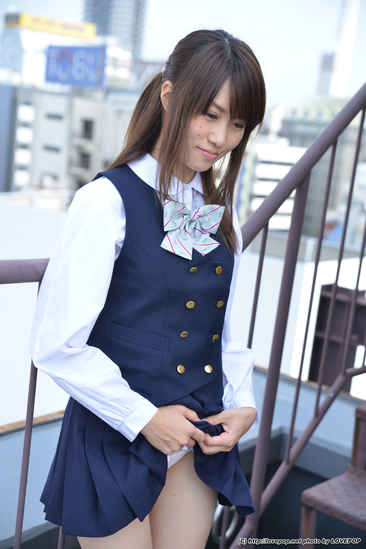 [LOVEPOP] Yamaguchi Ayaka 山口彩加 Stairway Voyeur T-back! ! Uniform vest - PPV