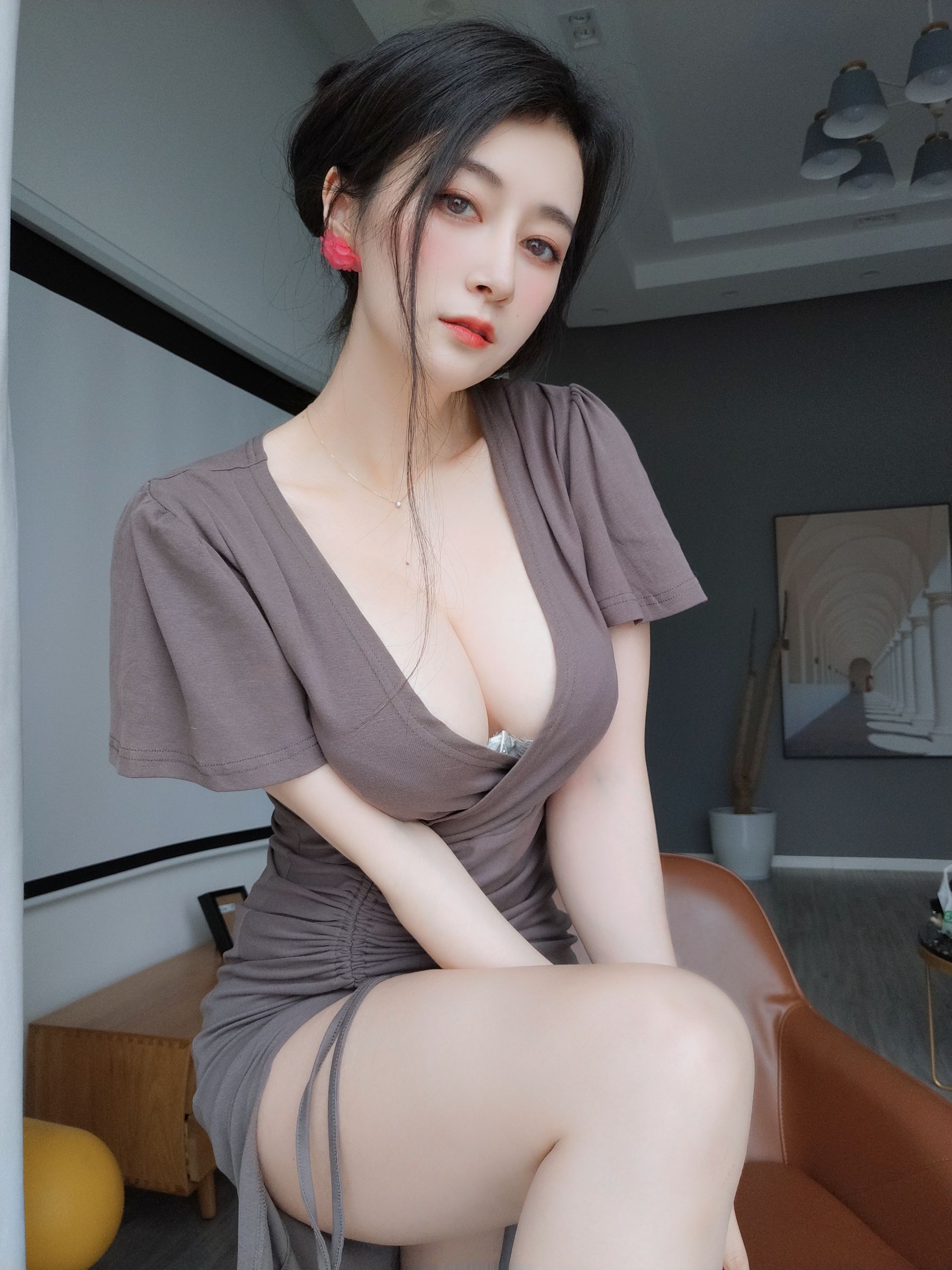 [福利COS] Coser小姐姐白银 - 风情美妇