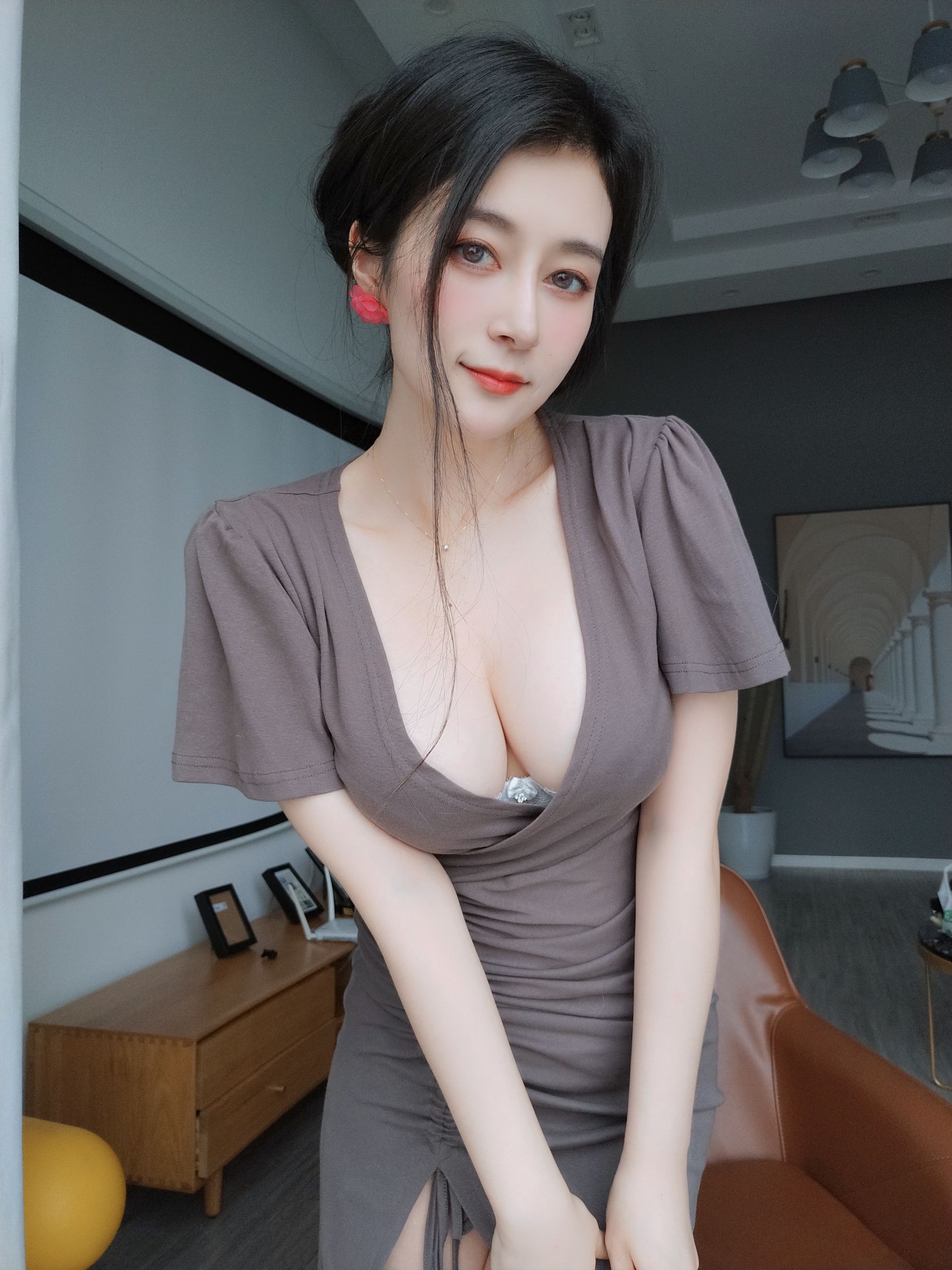 [福利COS] Coser小姐姐白银 - 风情美妇