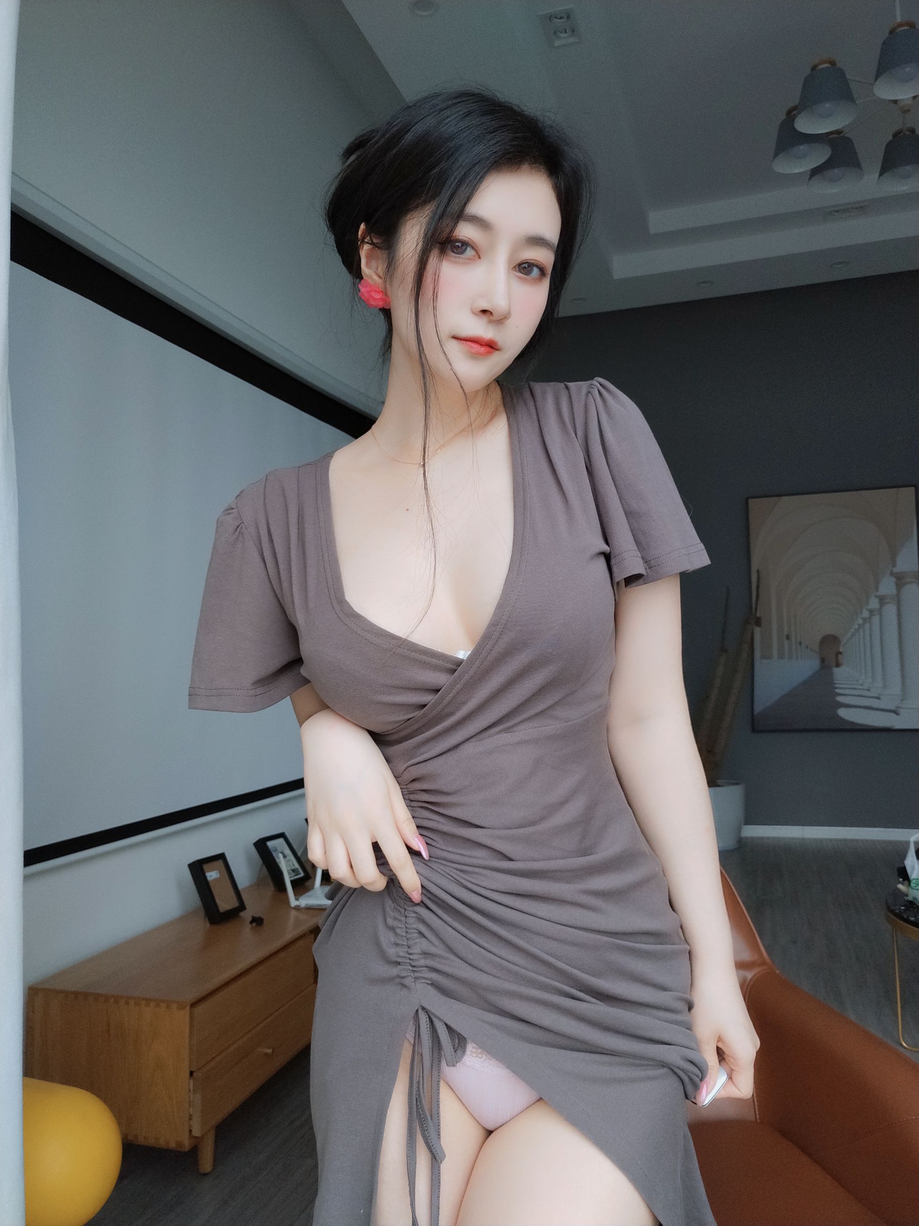 [福利COS] Coser小姐姐白银 - 风情美妇