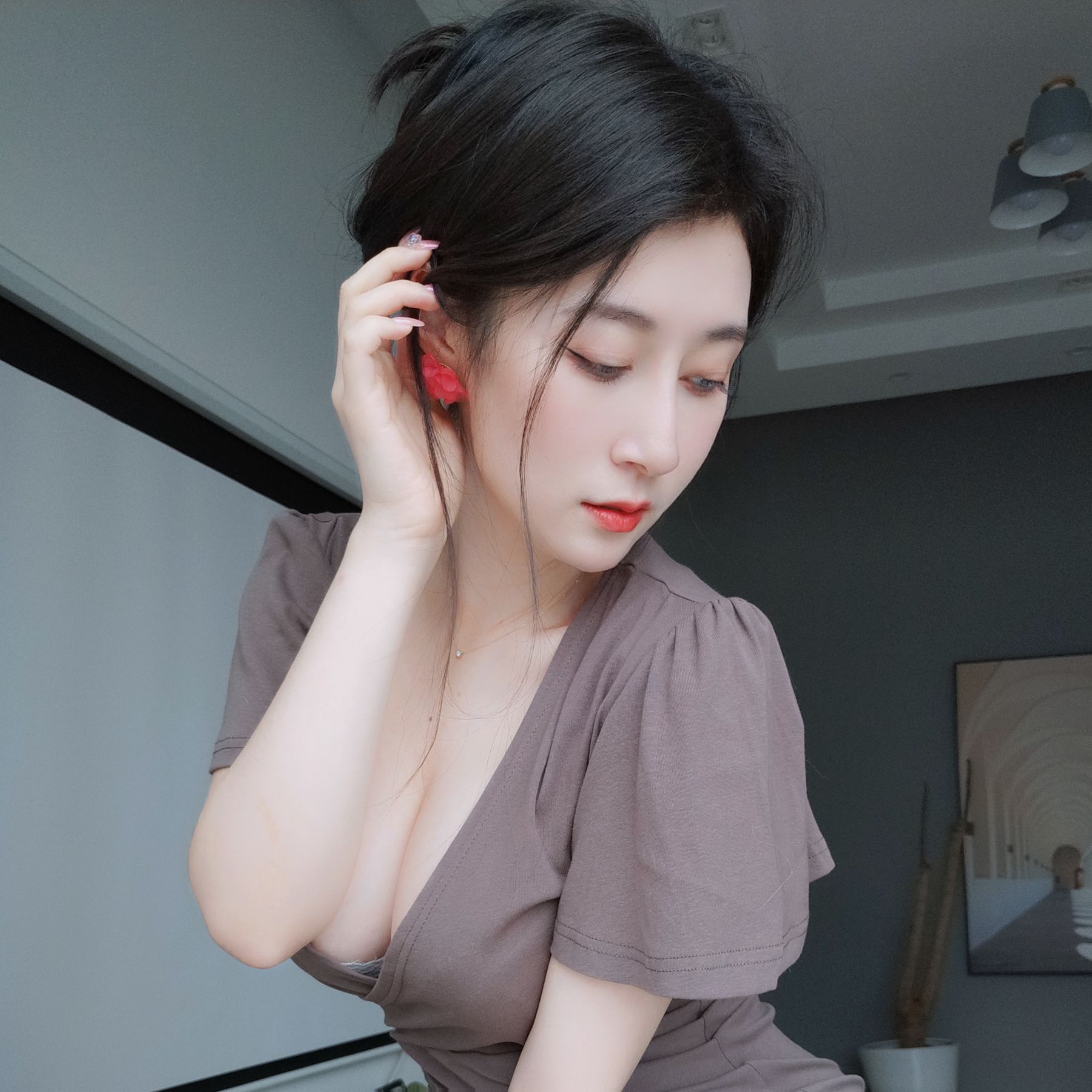 [福利COS] Coser小姐姐白银 - 风情美妇