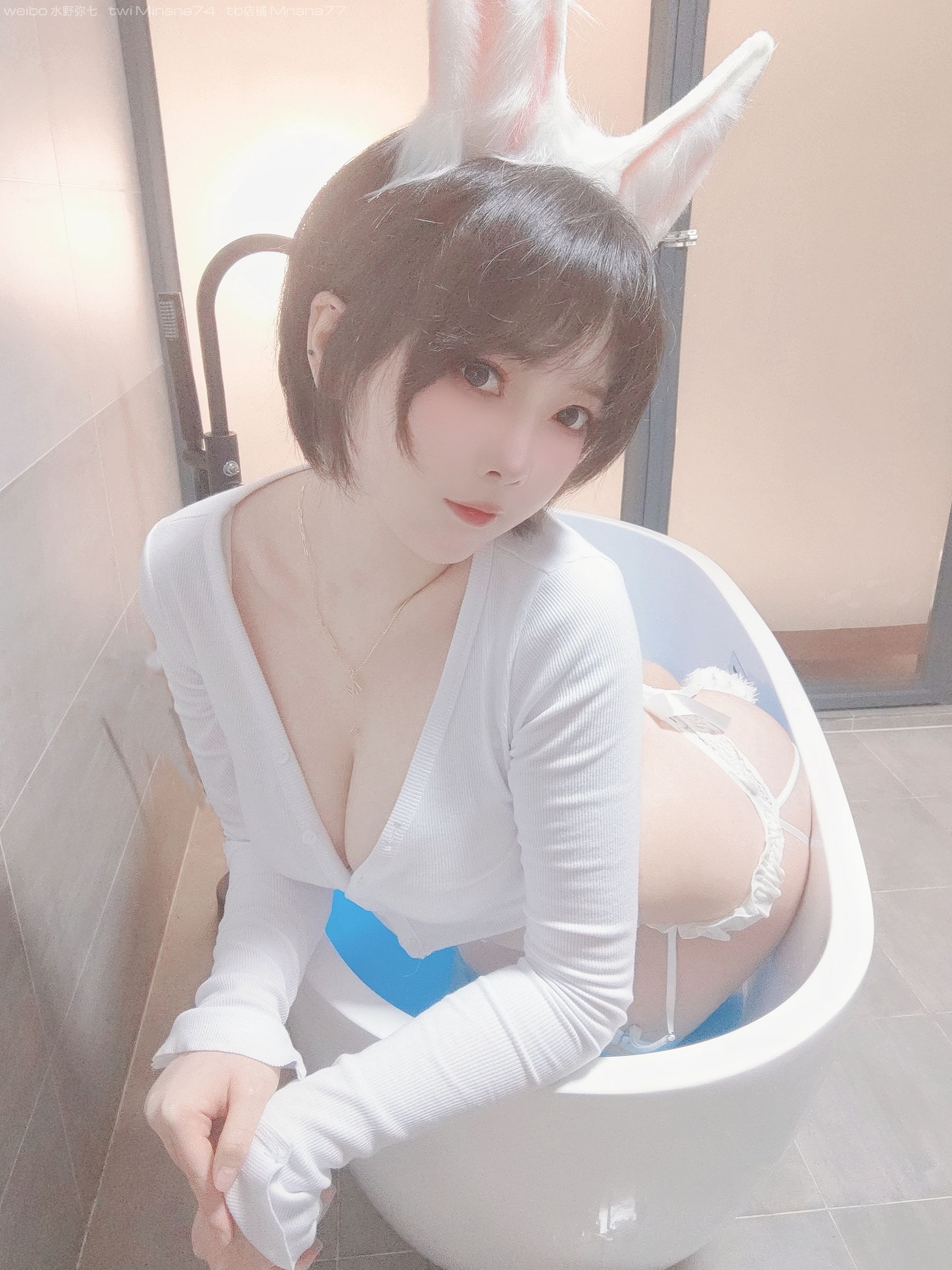 [福利COS] 动漫博主名濑弥七 - 白兔兔