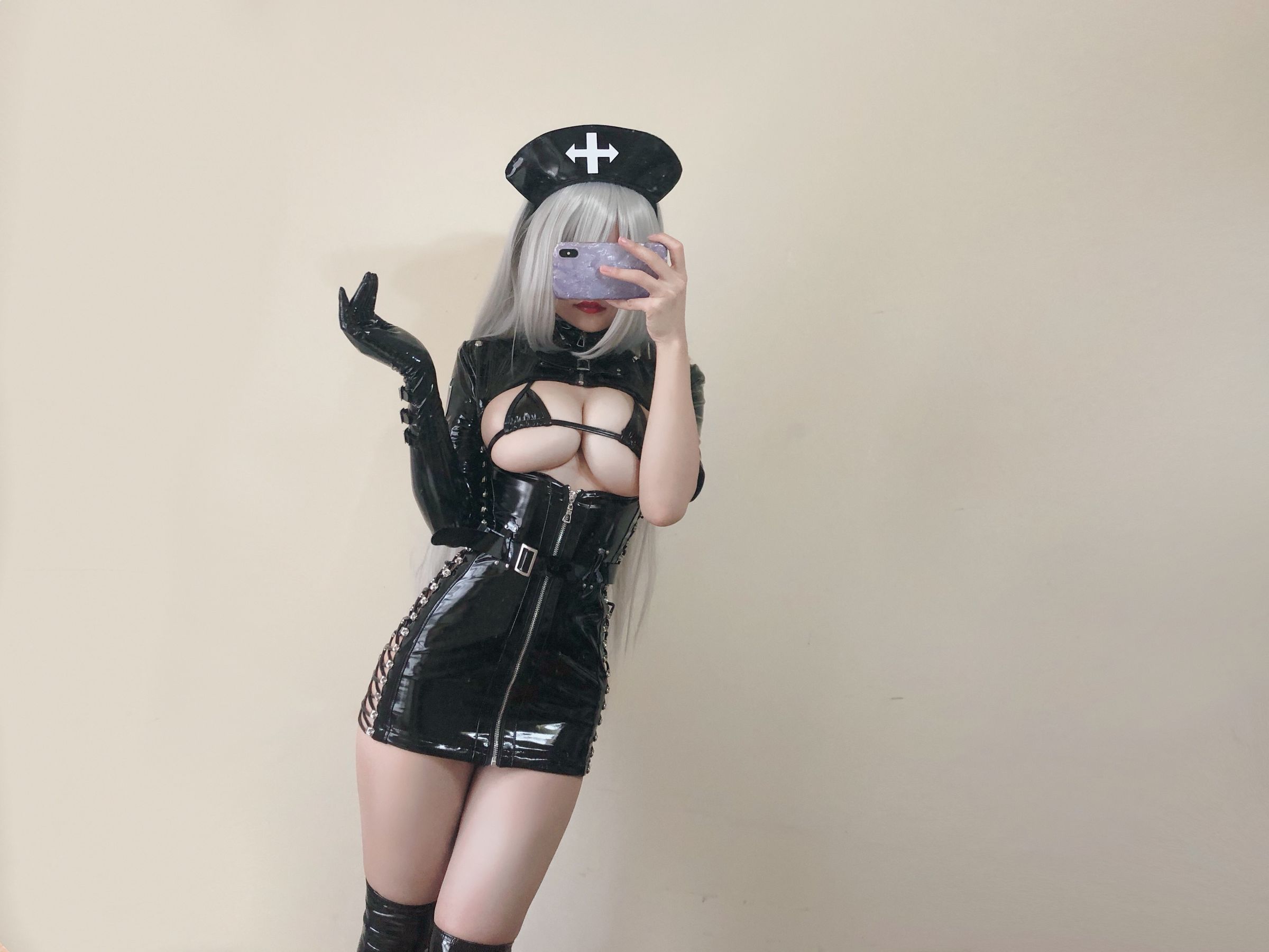 [福利COS] 动漫博主小仓千代w - 暗黑护士自拍