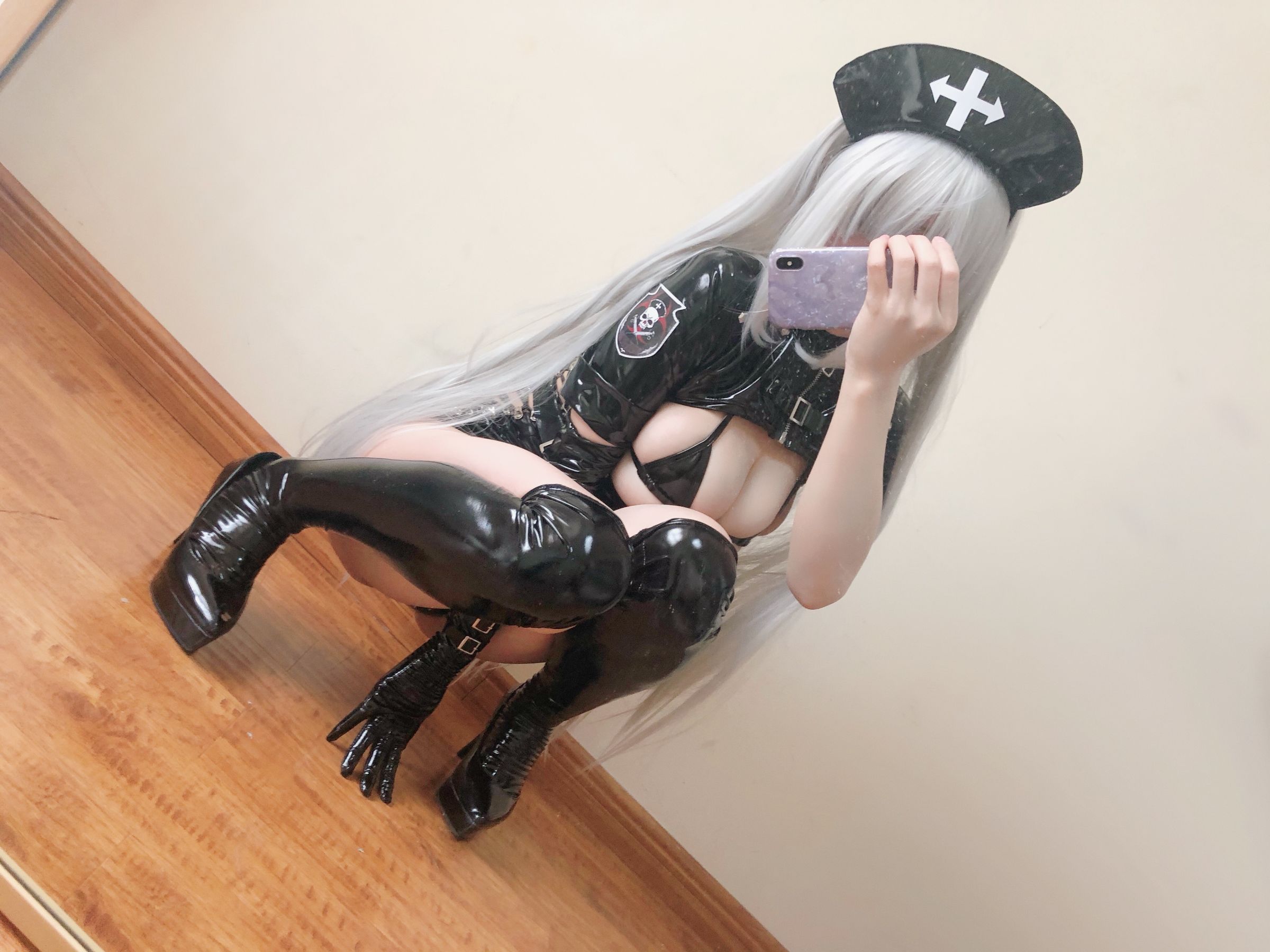 [福利COS] 动漫博主小仓千代w - 暗黑护士自拍