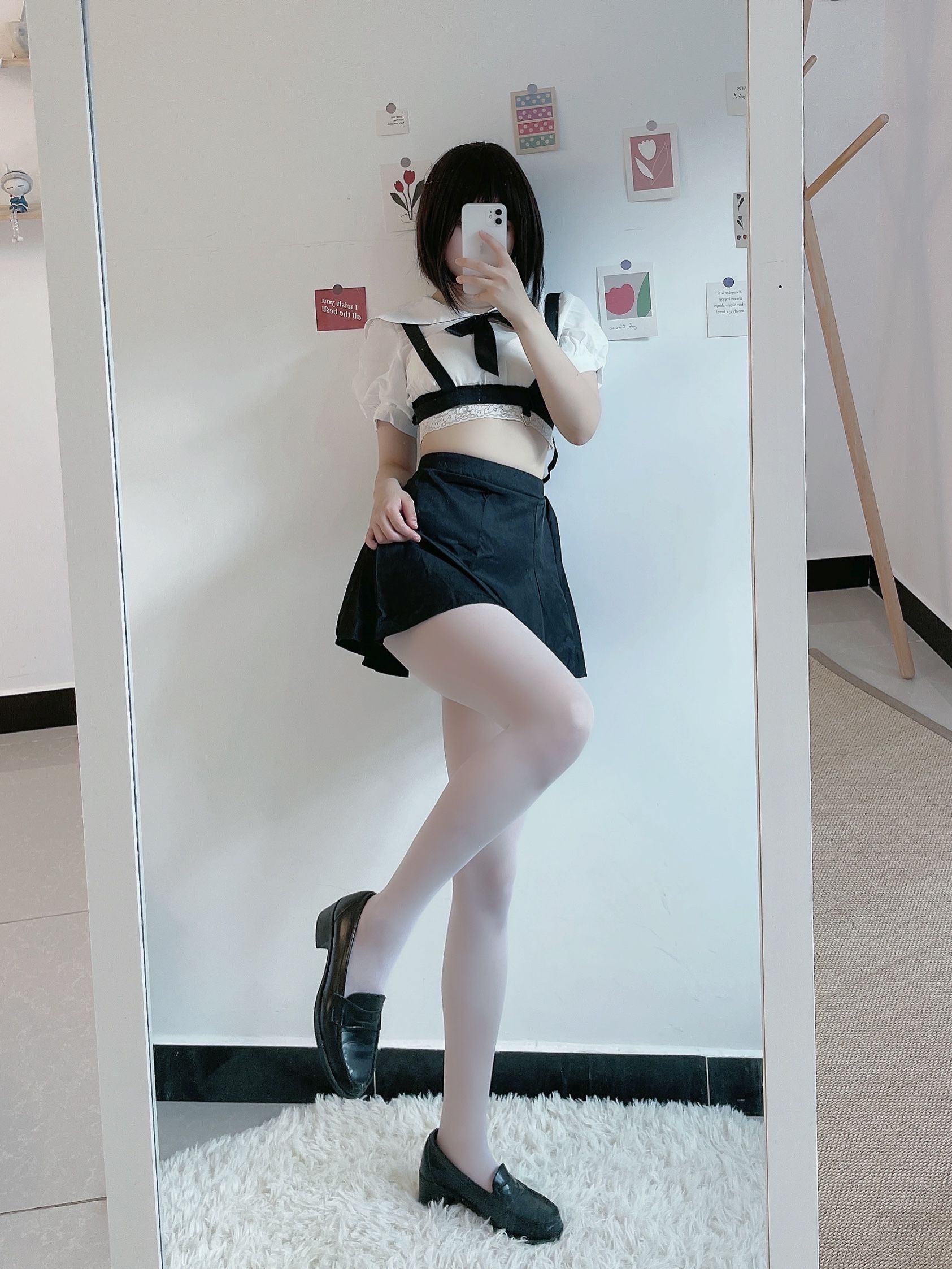 [福利COS] 动漫博主田璐璐 - 白丝短裙