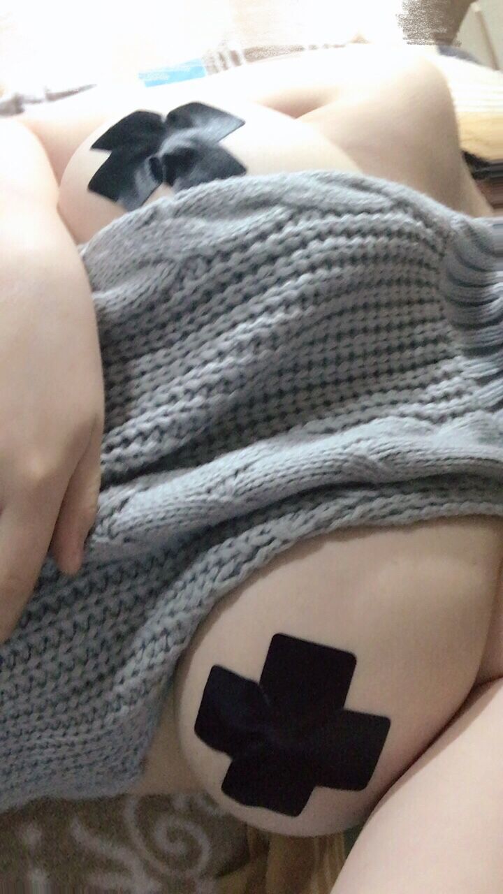 [福利COS] 奶兔biubiu - 灰色毛衣