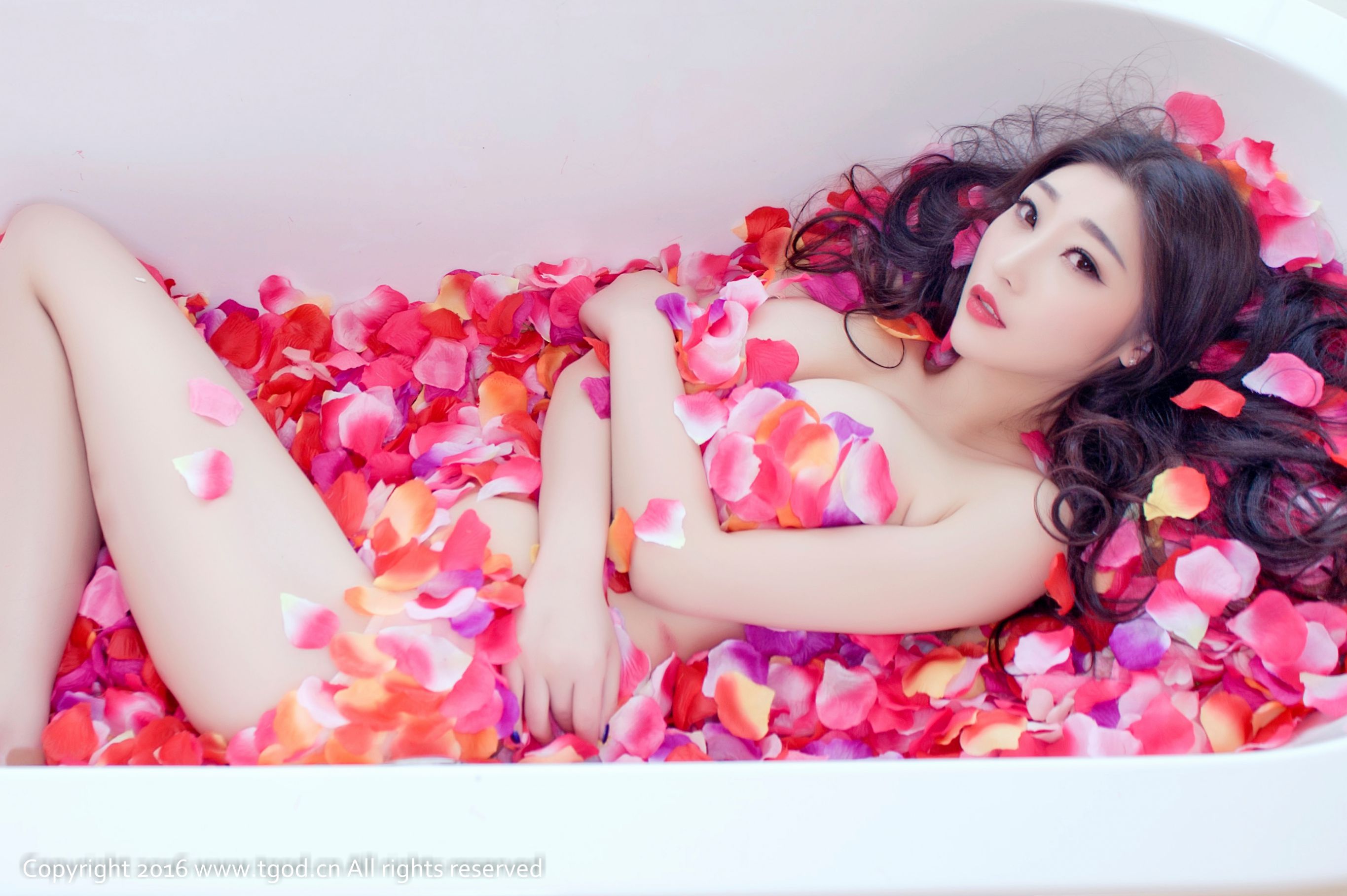妲己/小柳岩D《花瓣裹身浴缸秀》 [推女神TGOD]
