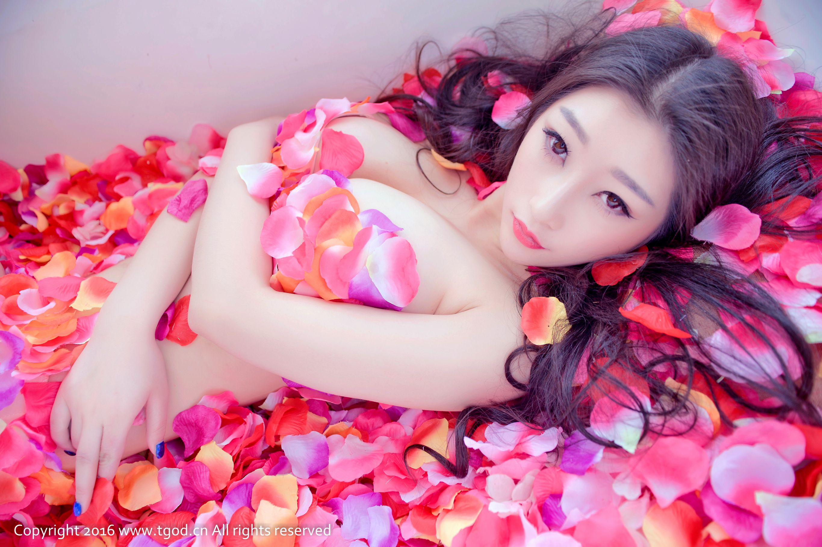 妲己/小柳岩D《花瓣裹身浴缸秀》 [推女神TGOD]
