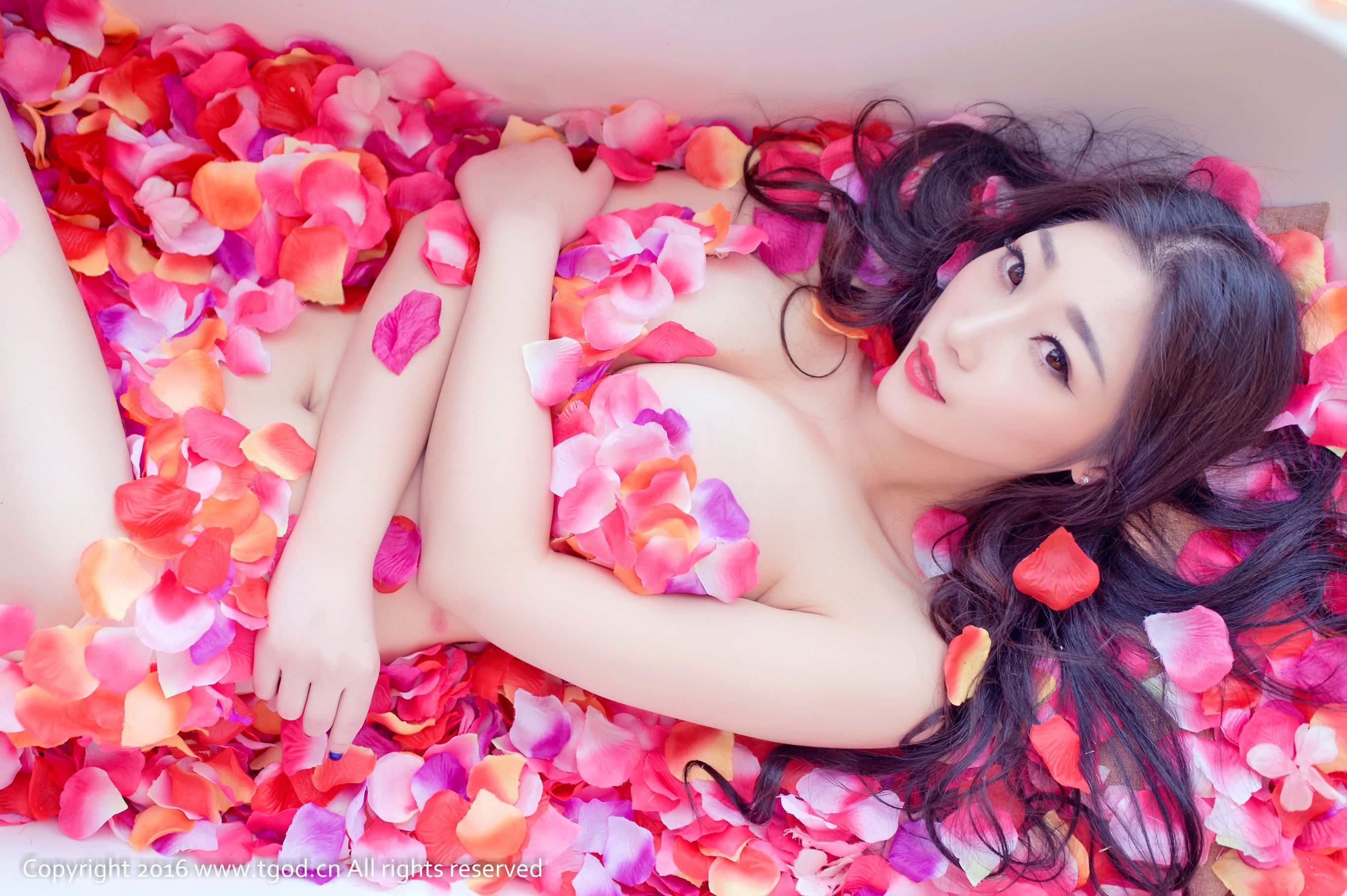 妲己/小柳岩D《花瓣裹身浴缸秀》 [推女神TGOD]