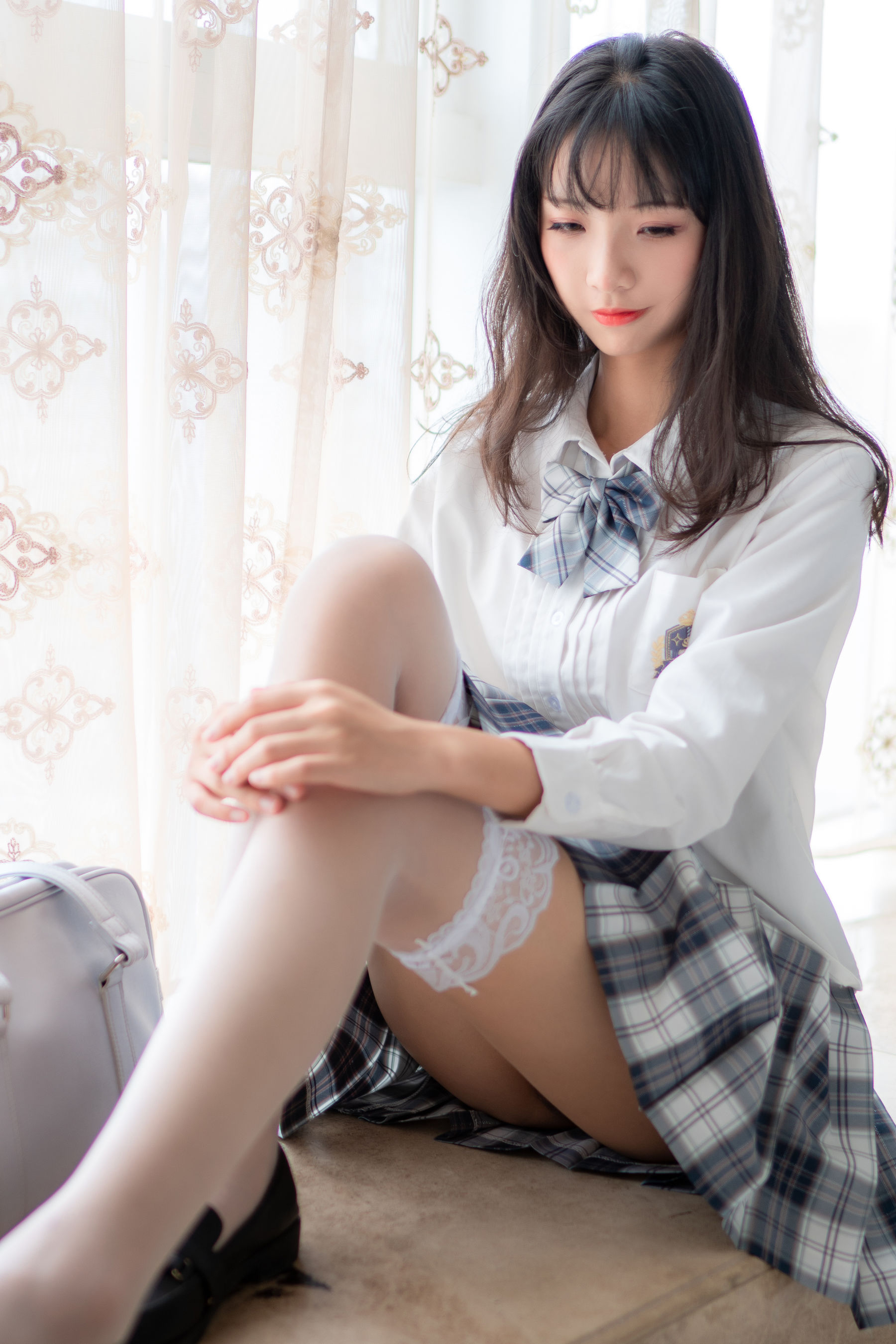 [福利COS] 清纯妹子西瓜 - JK格子裙