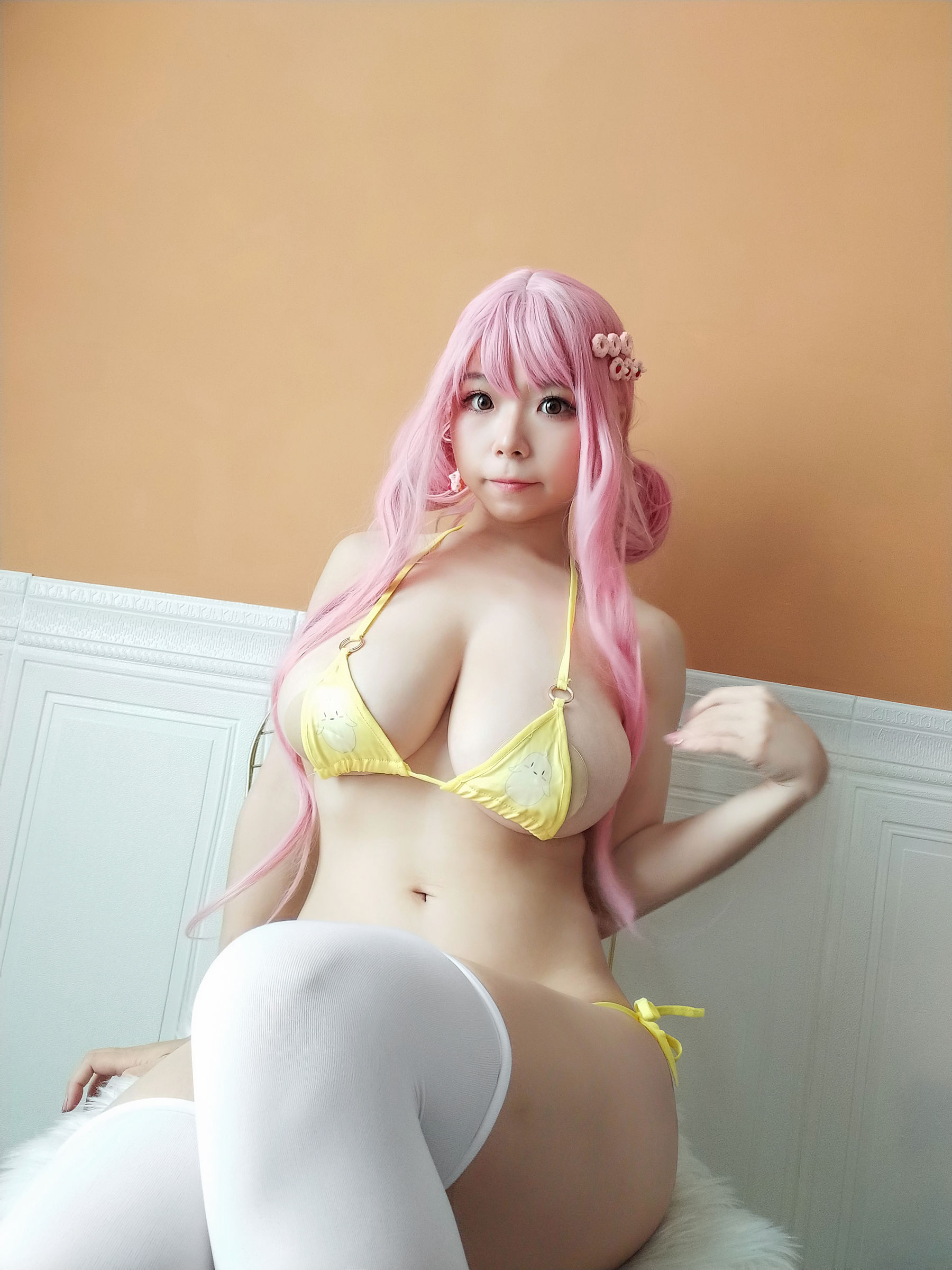 [福利COS] 自闭颜球球(无颜小天使wy) - 小黄鸡