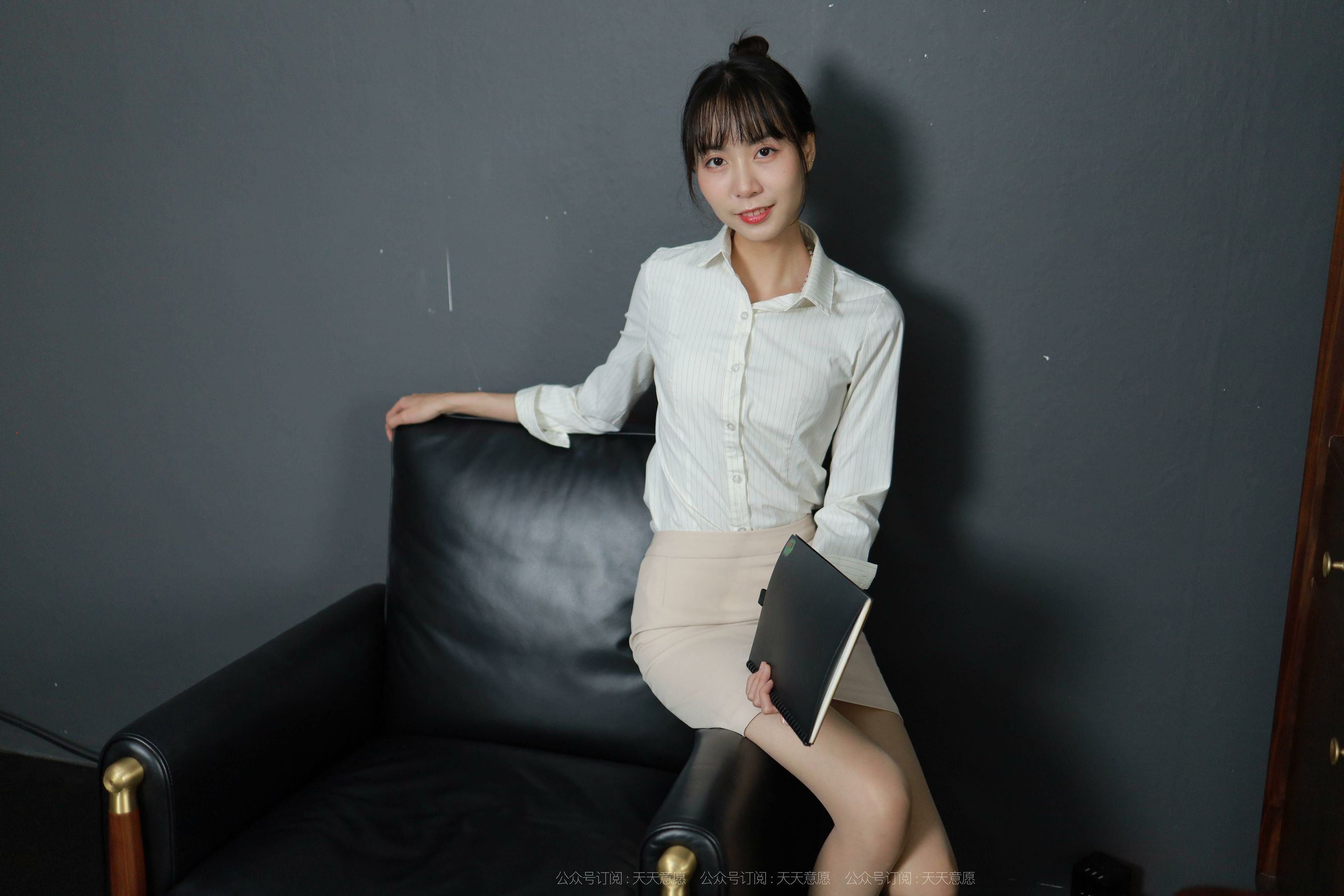 [异思趣向IESS]  模特 团团 《迷人的金色波纹》
