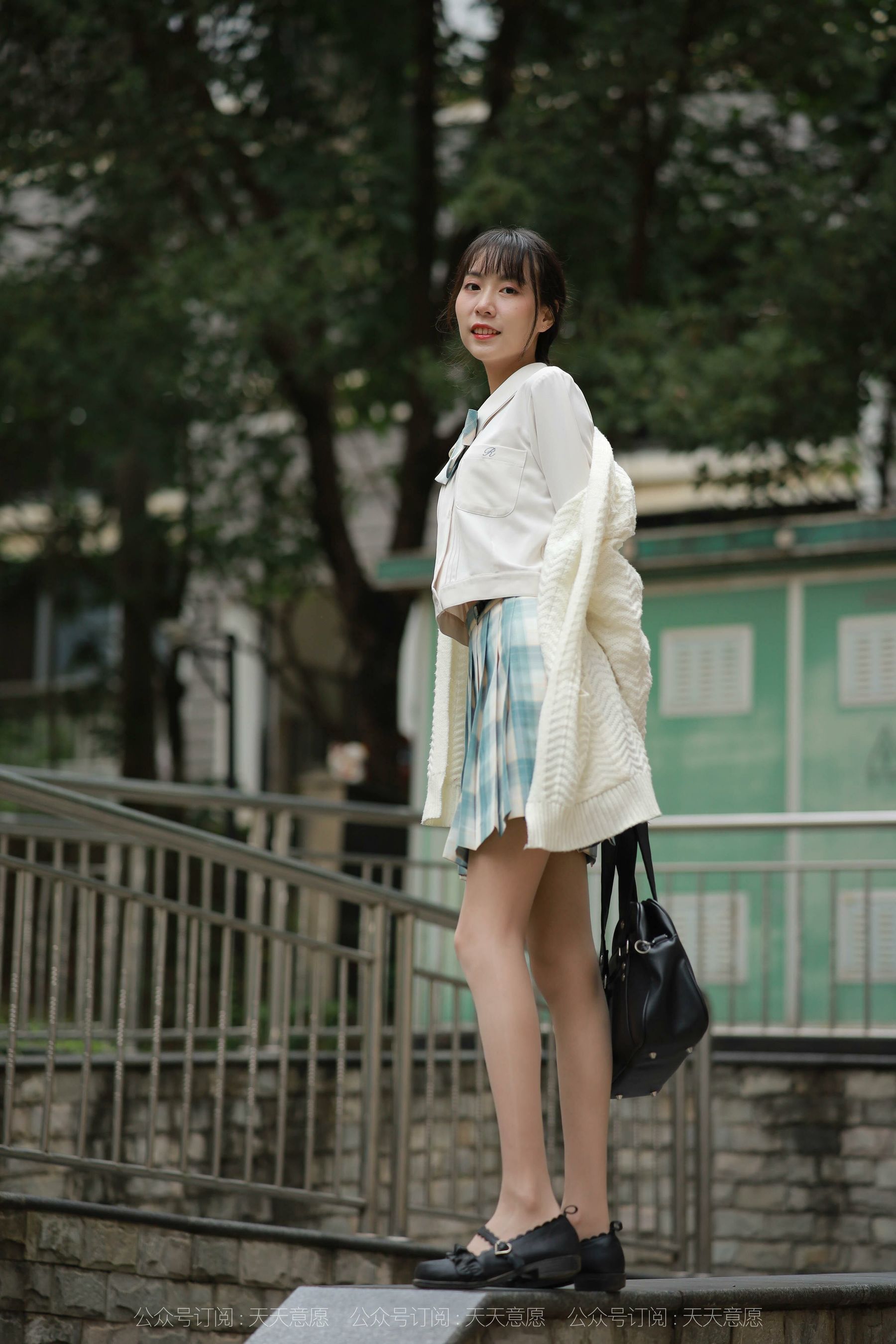 [异思趣向IESS]  模特 团团 《长腿JK装》