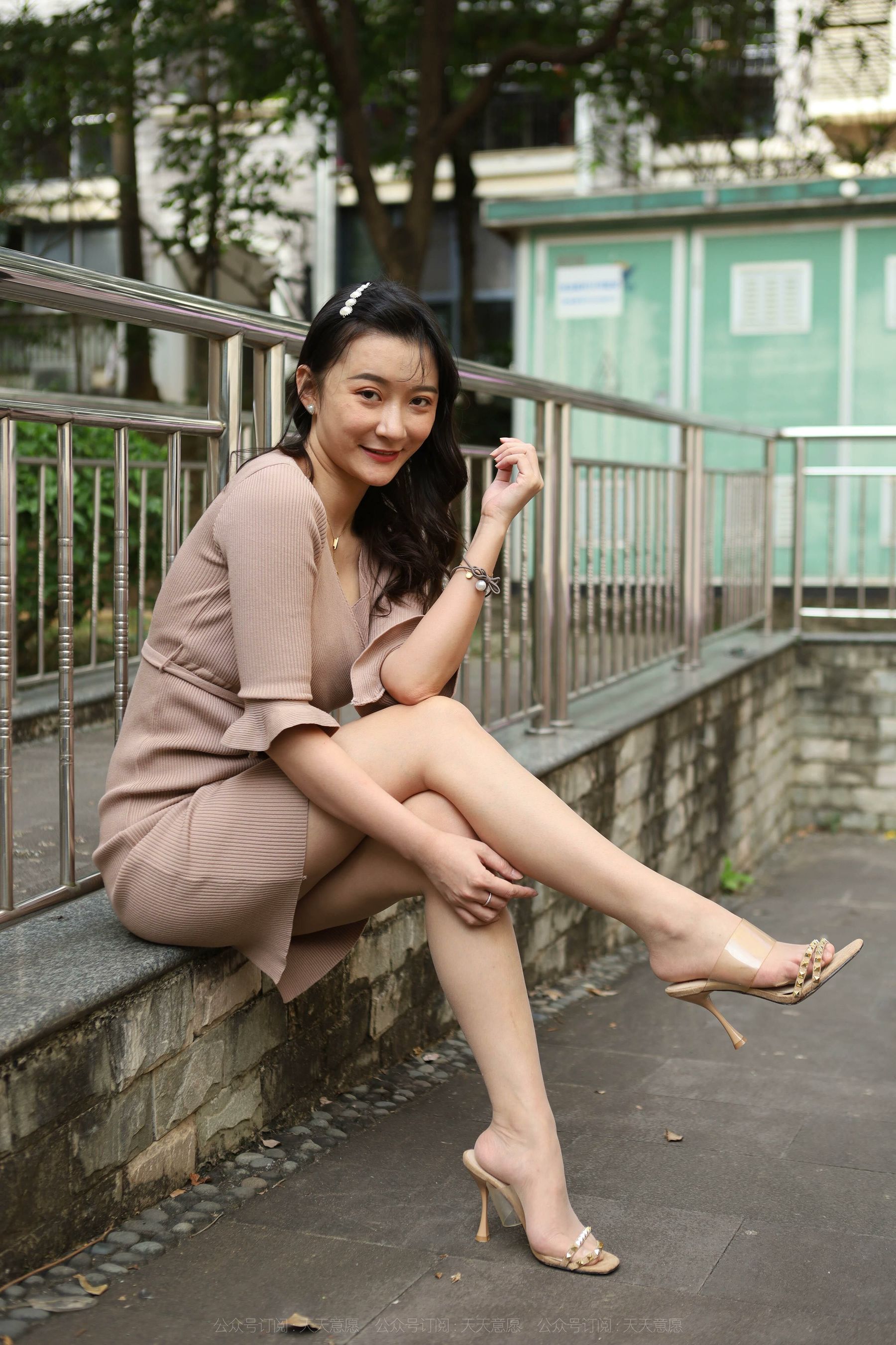 [异思趣向IESS]  模特 秋秋 《美女阳光浴》