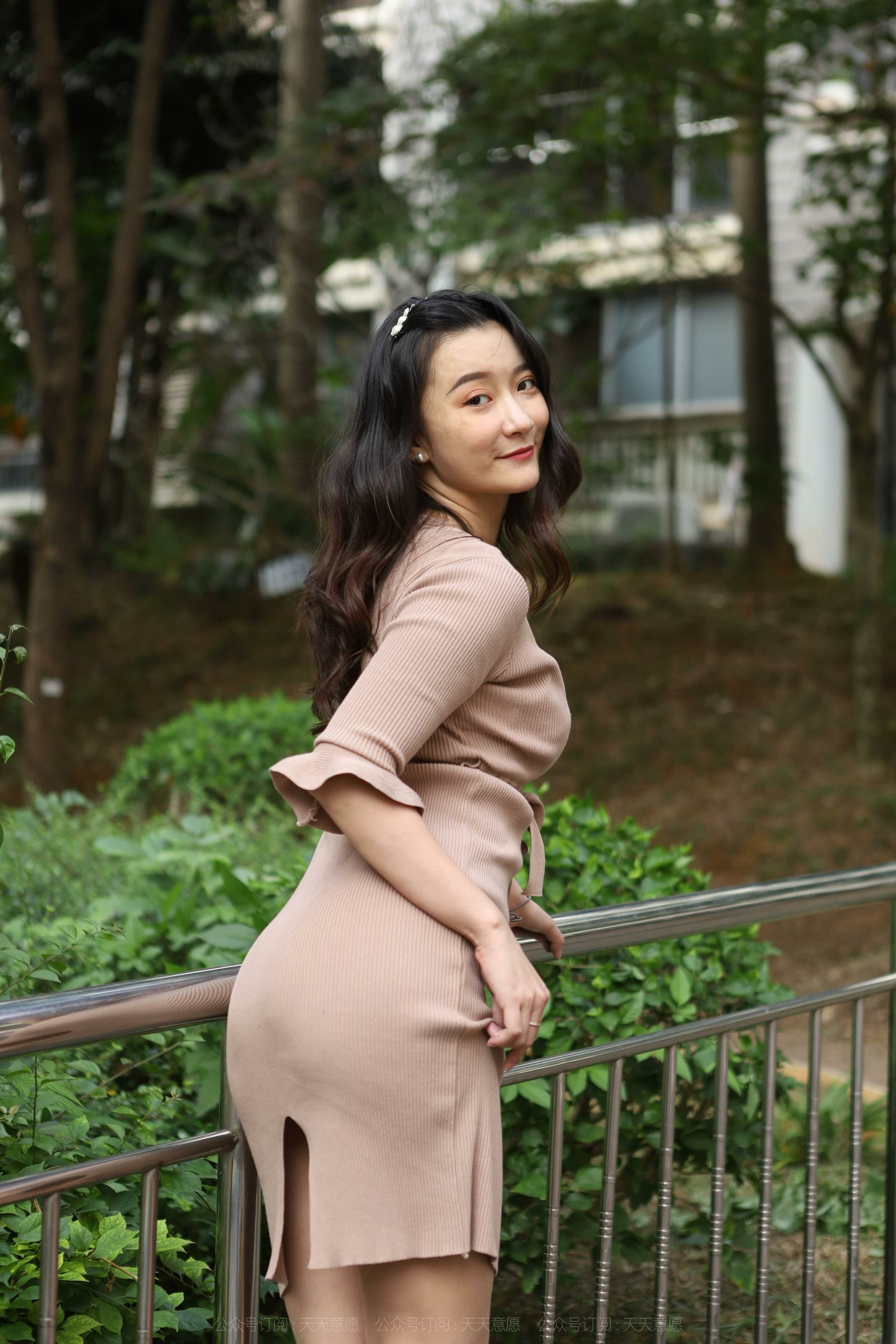 [异思趣向IESS]  模特 秋秋 《美女阳光浴》