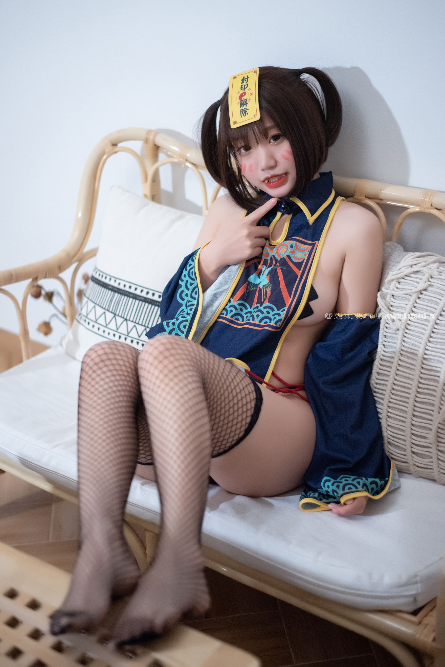 [福利COS] 动漫博主柒柒要乖哦 - 小僵尸