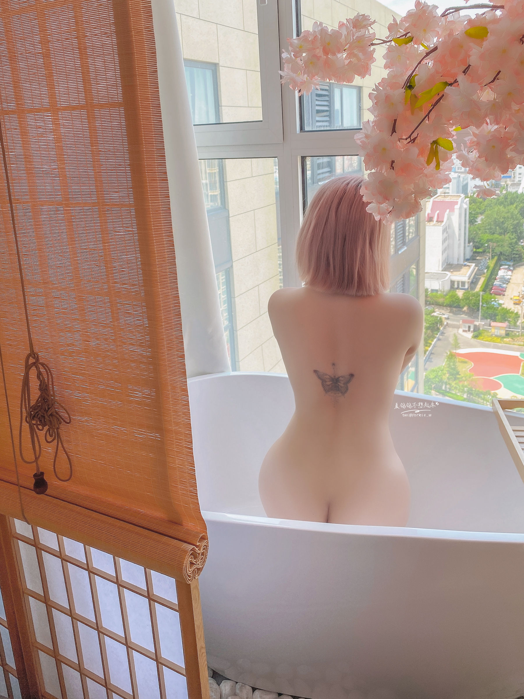 [福利COS] 夏鸽鸽不想起床 - 浴缸