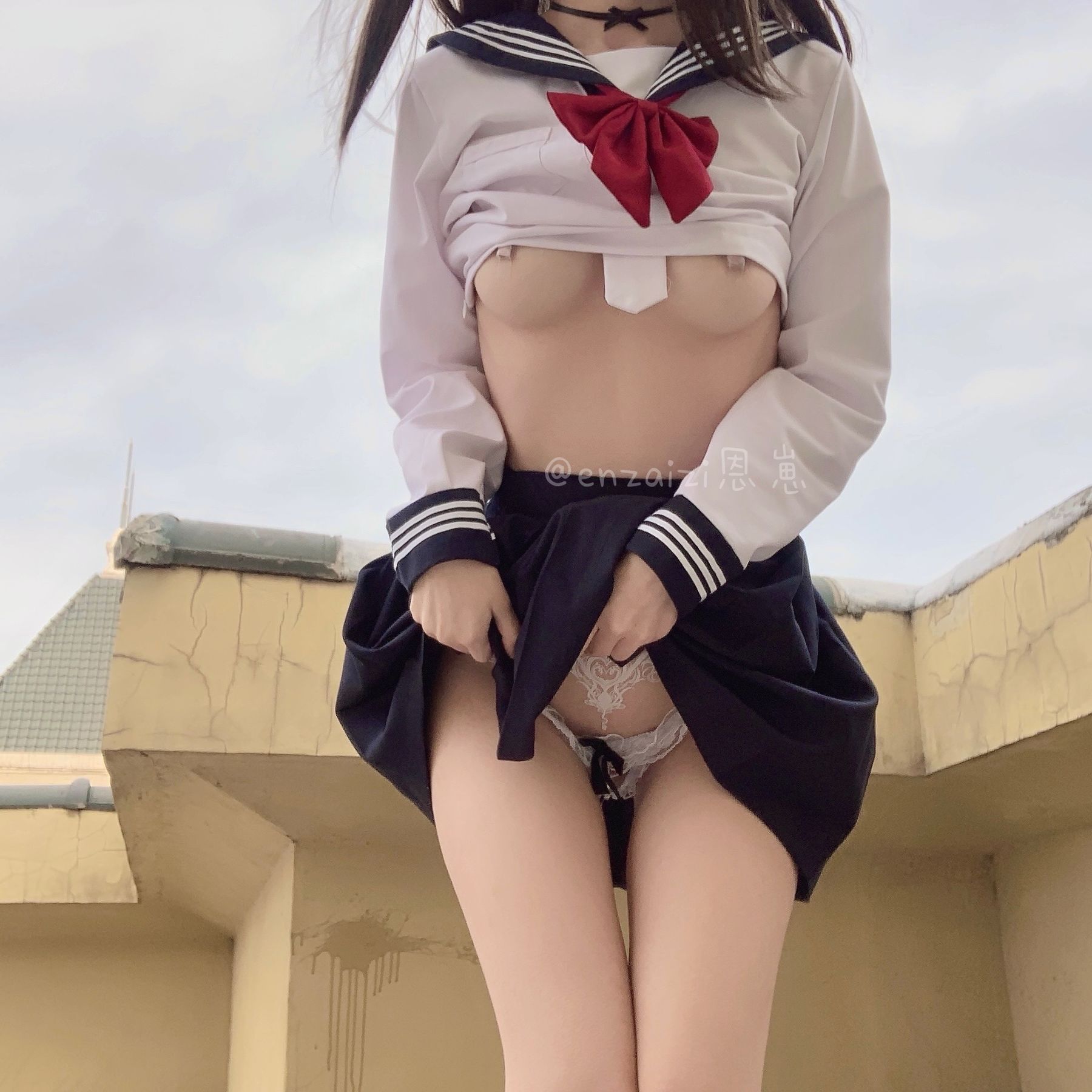 [福利COS] 恩崽 - 天台水手服