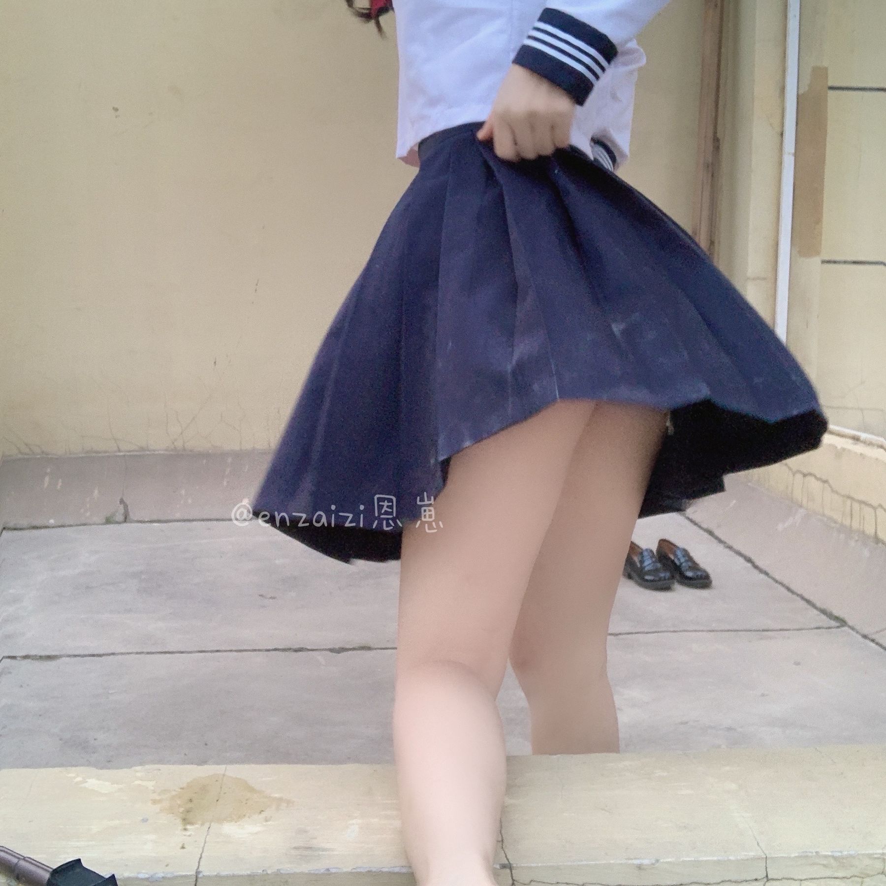 [福利COS] 恩崽 - 天台水手服