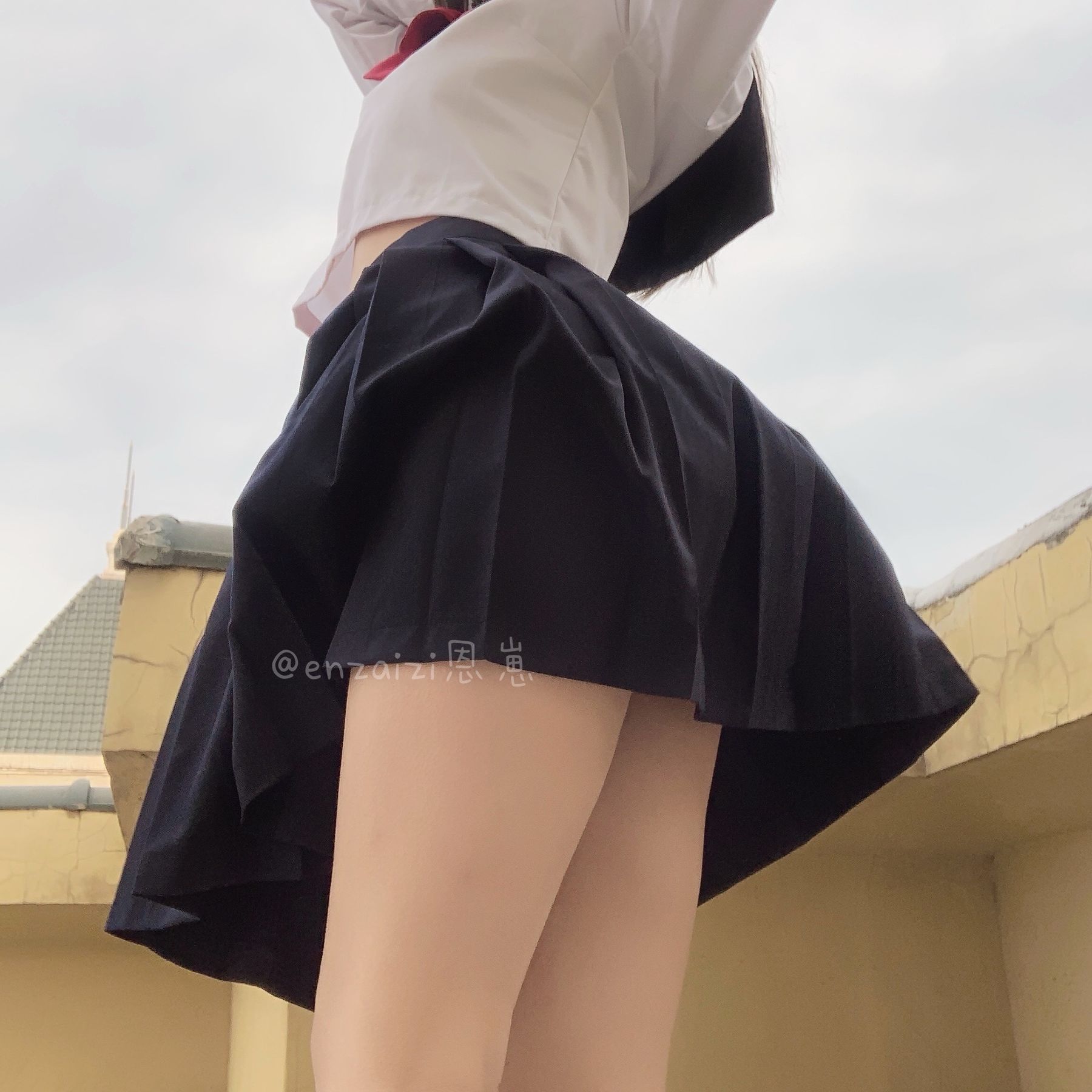 [福利COS] 恩崽 - 天台水手服