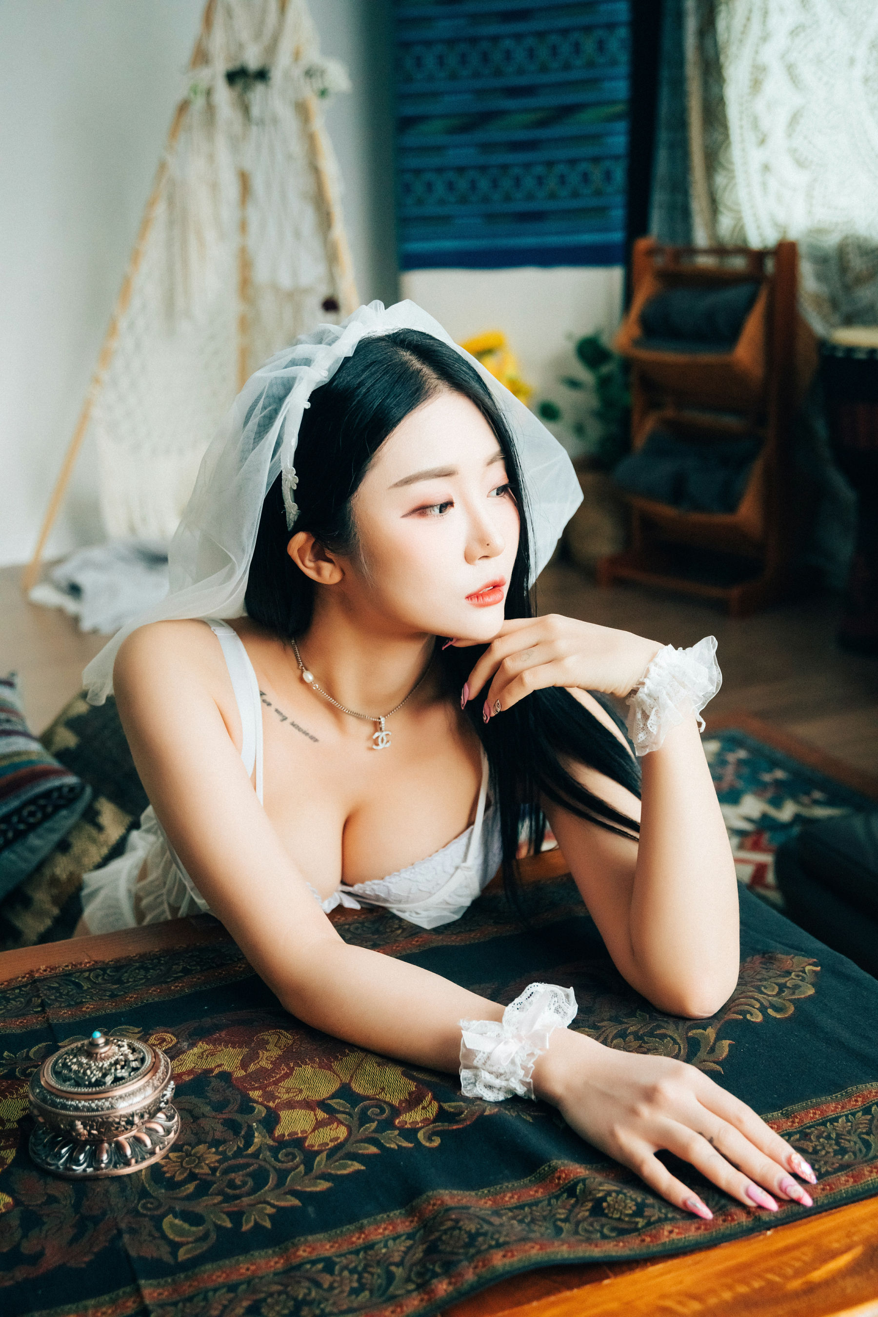 [LOOZY]  Bomi - Holiday