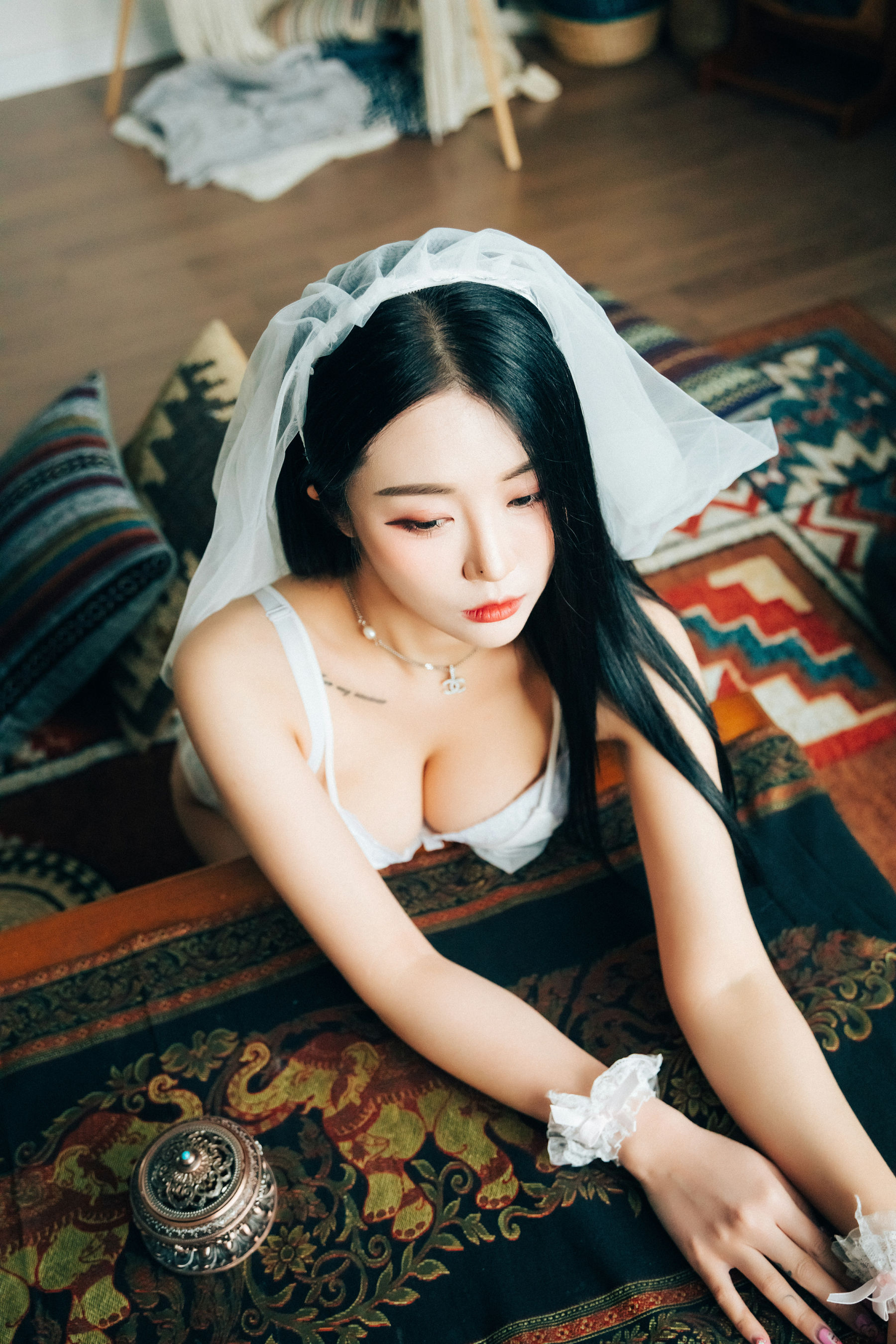 [LOOZY]  Bomi - Holiday
