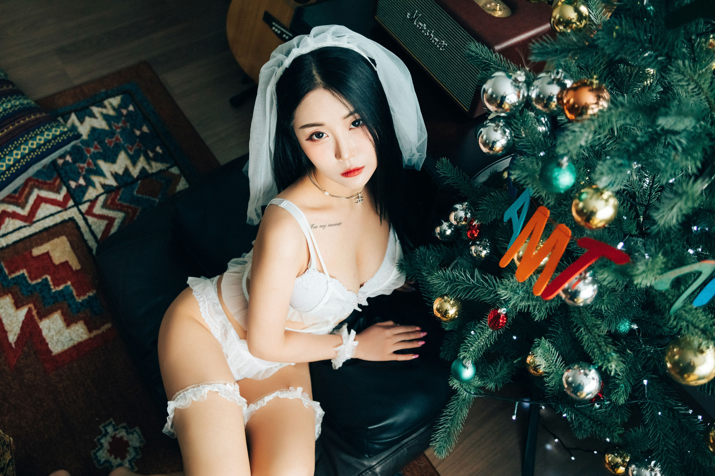 [LOOZY]  Bomi - Holiday