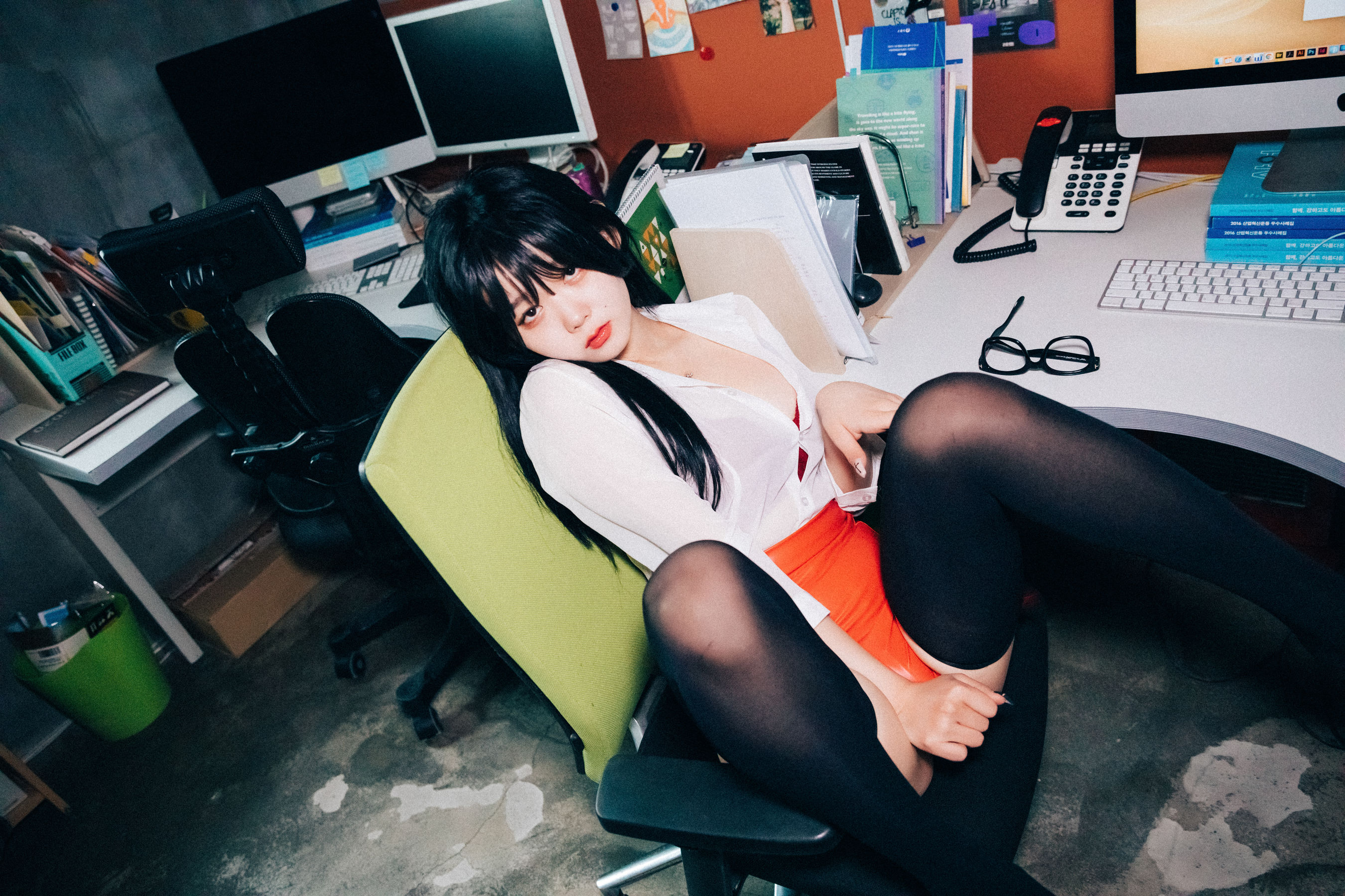 [LOOZY]  Zia - Office slave