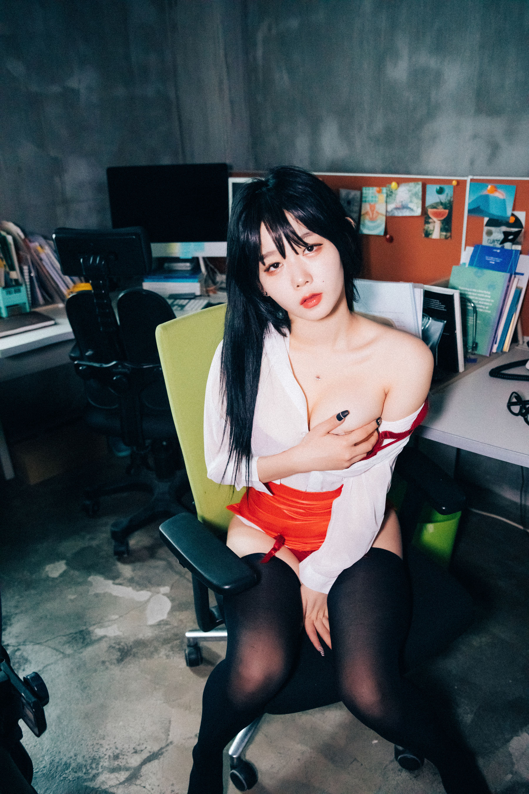[LOOZY]  Zia - Office slave