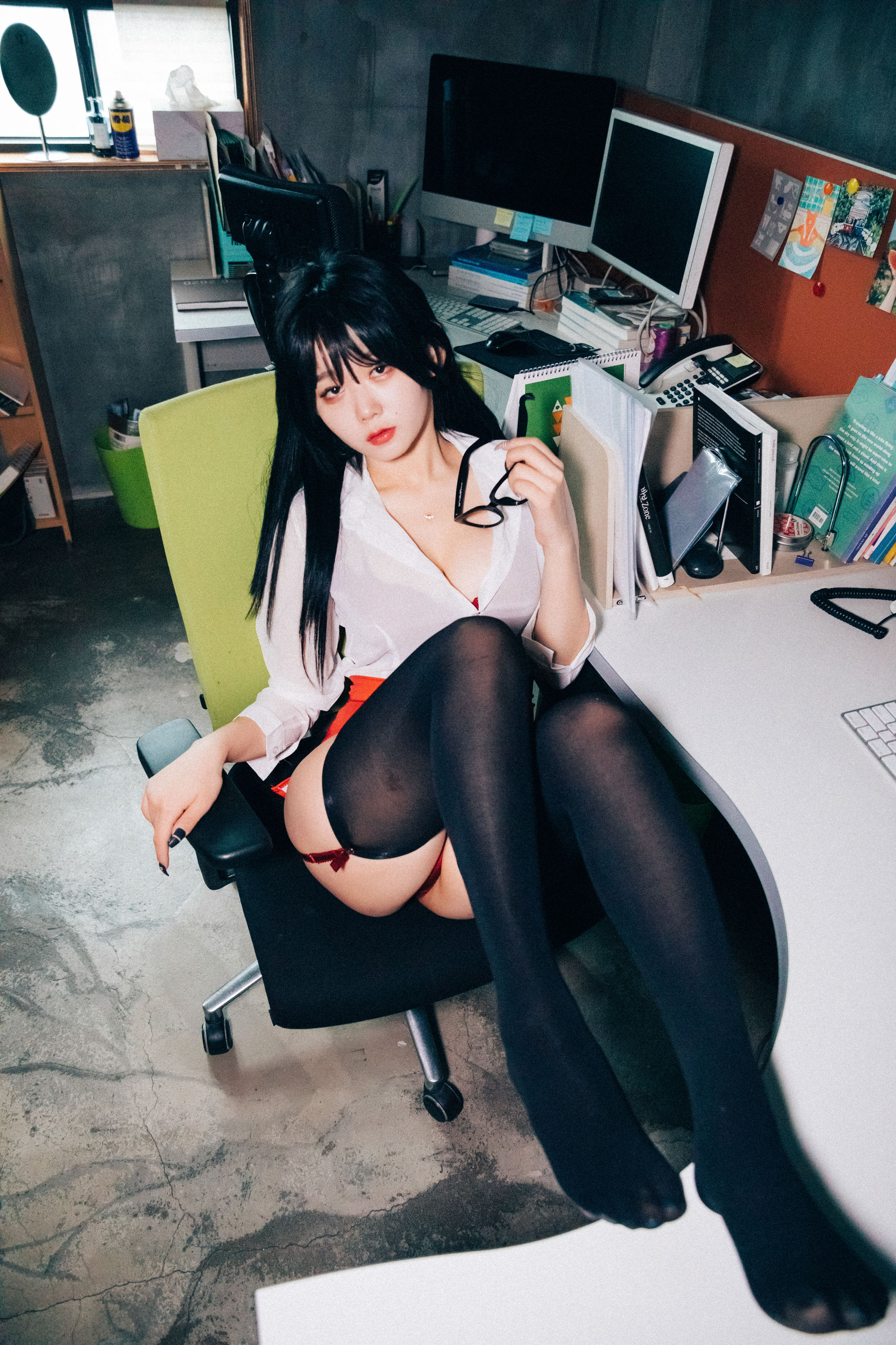 [LOOZY]  Zia - Office slave