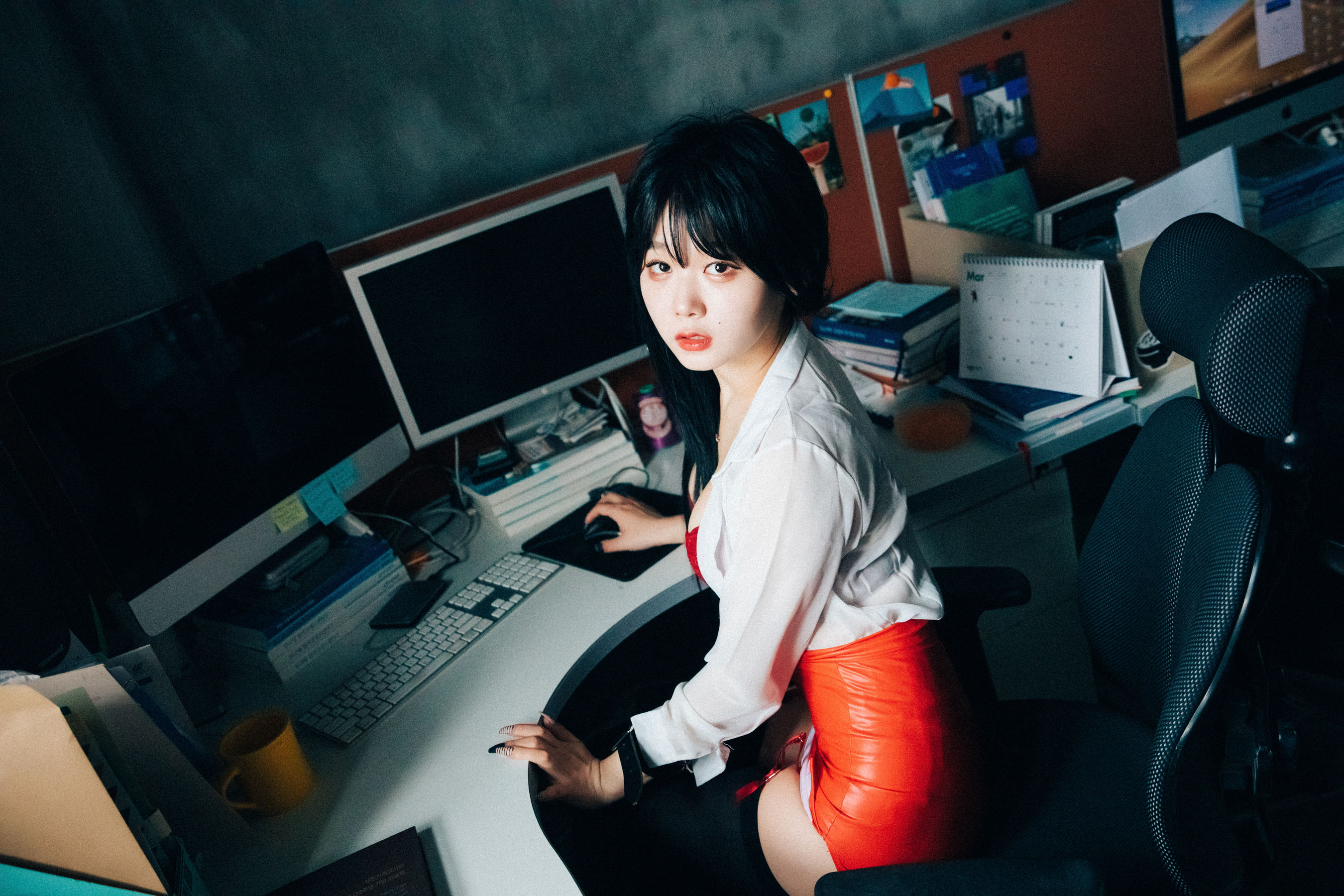 [LOOZY]  Zia - Office slave