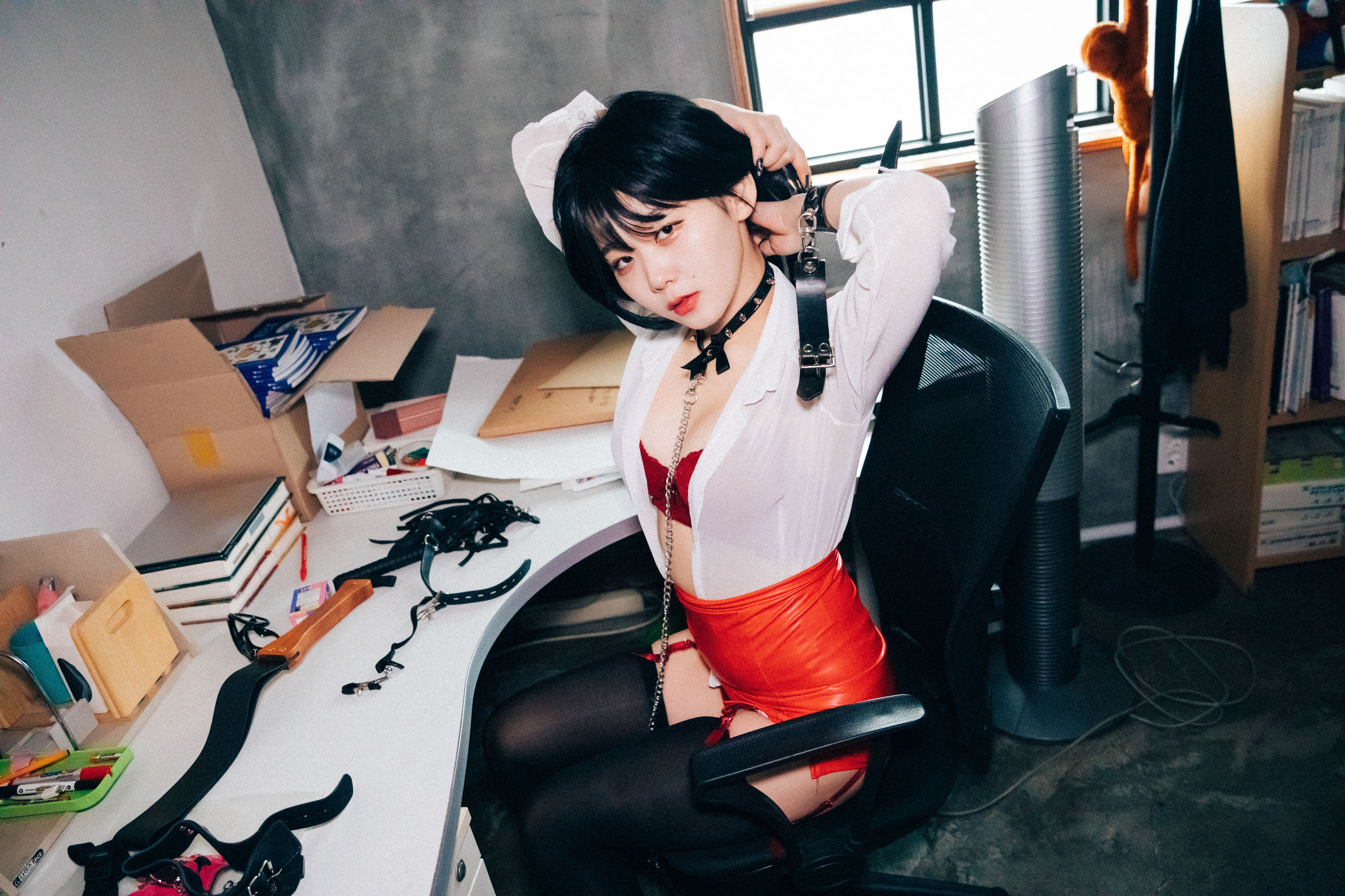 [LOOZY]  Zia - Office slave