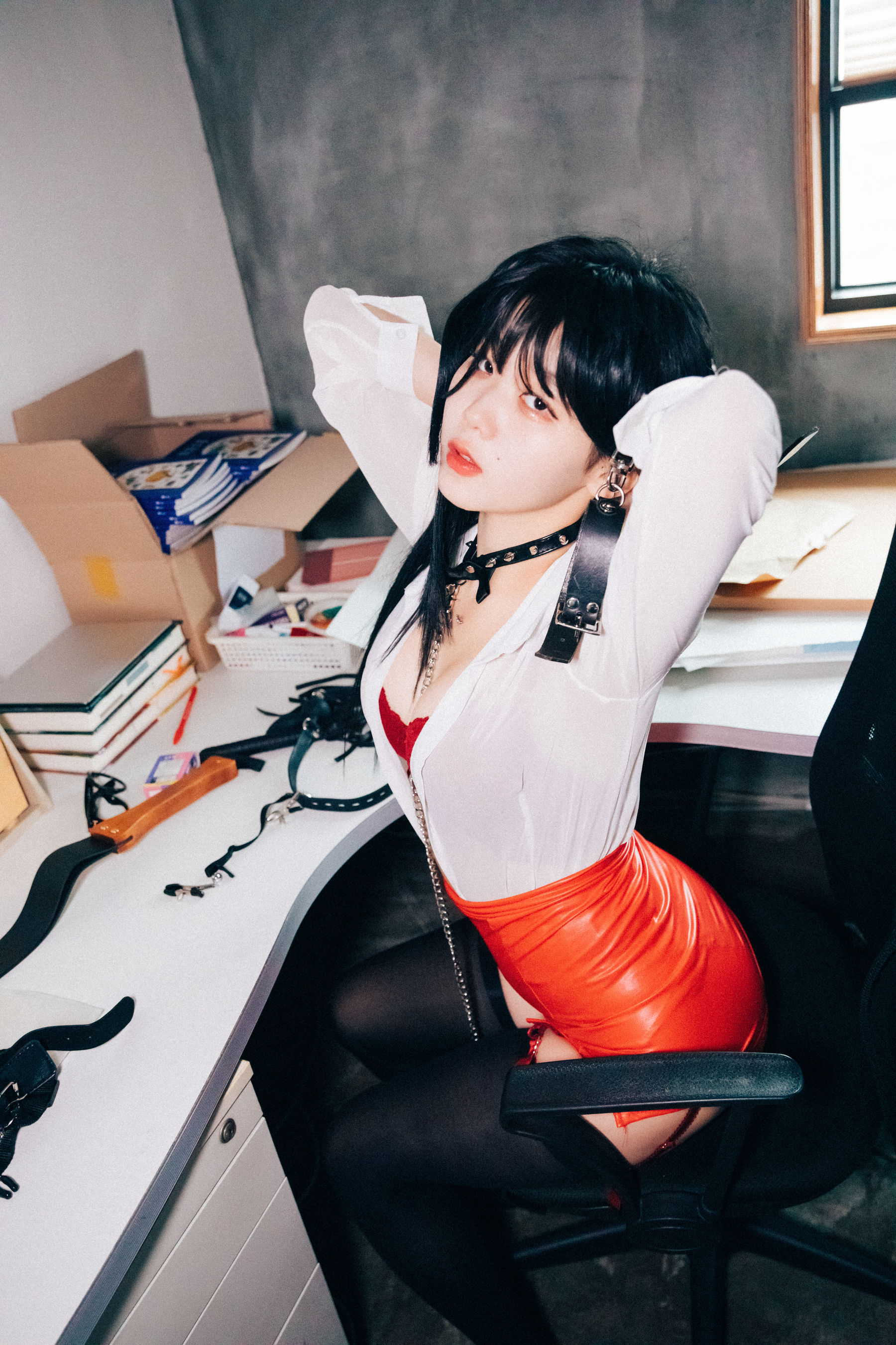 [LOOZY]  Zia - Office slave