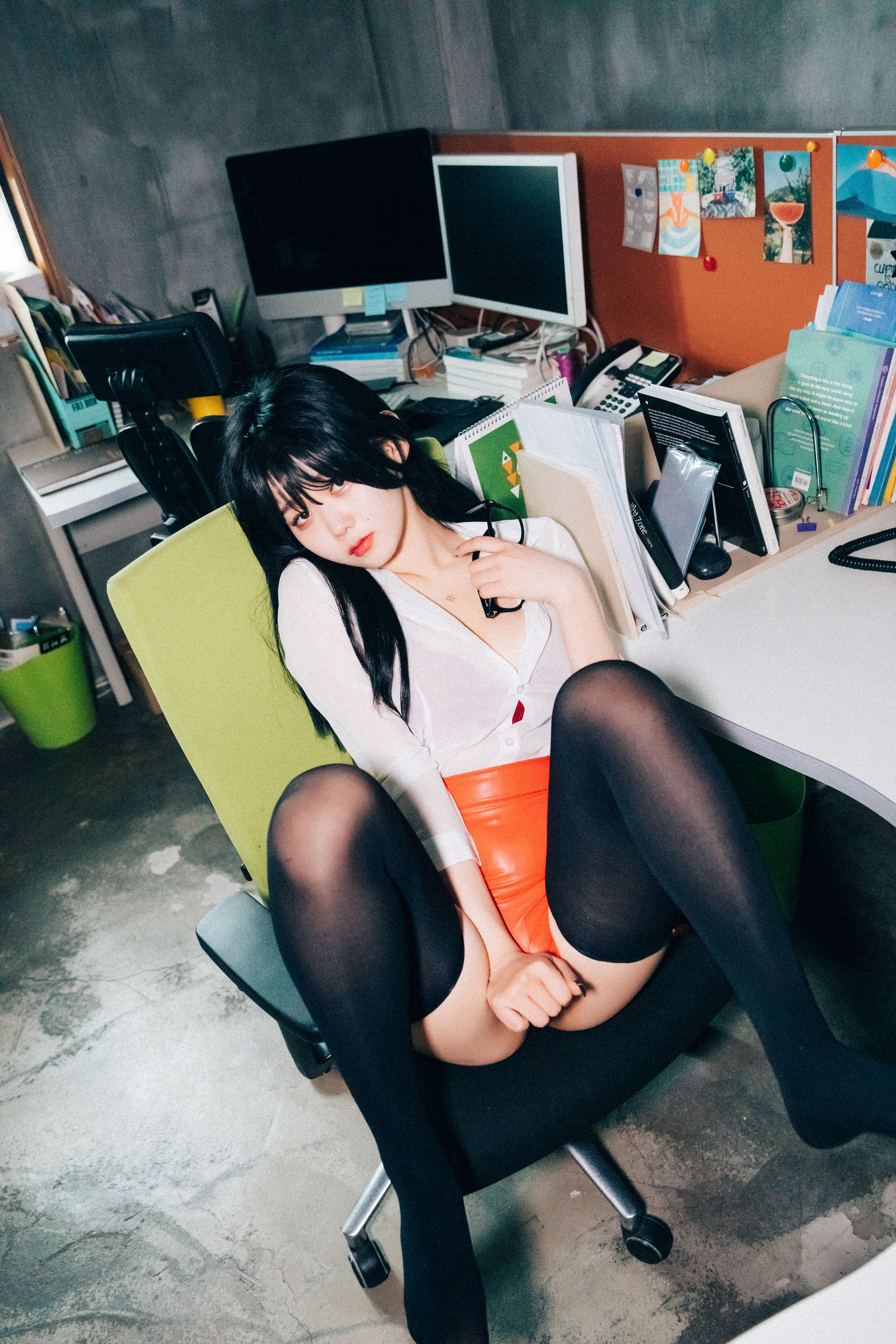 [LOOZY]  Zia - Office slave