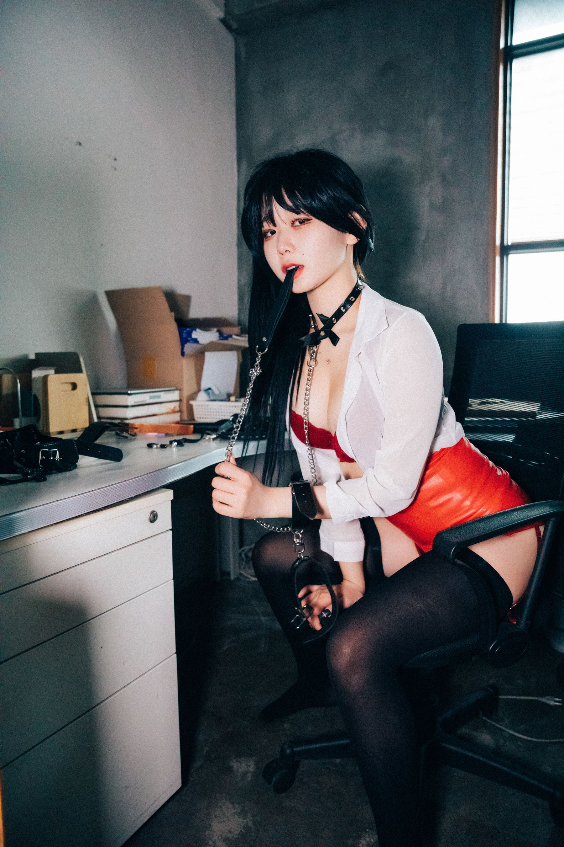 [LOOZY]  Zia - Office slave
