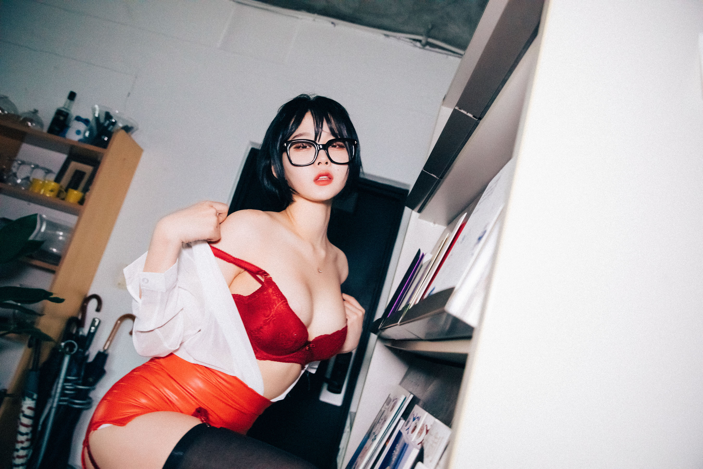 [LOOZY]  Zia - Office slave