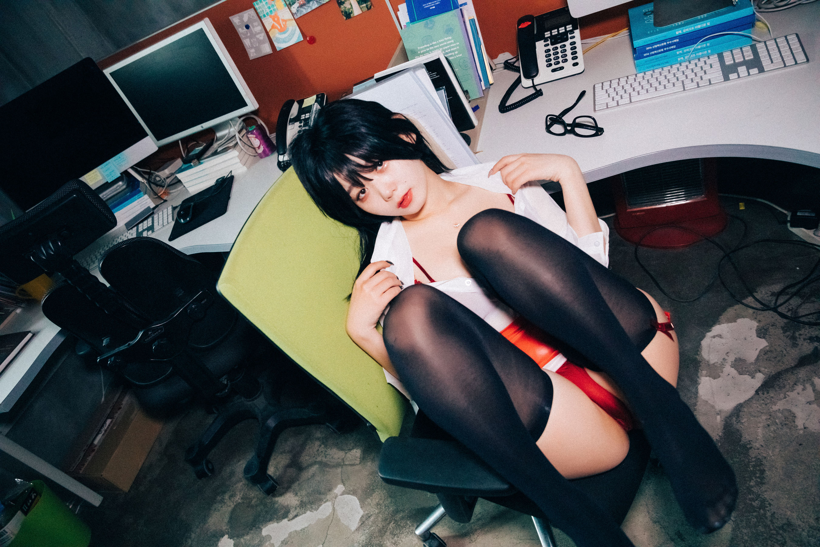 [LOOZY]  Zia - Office slave