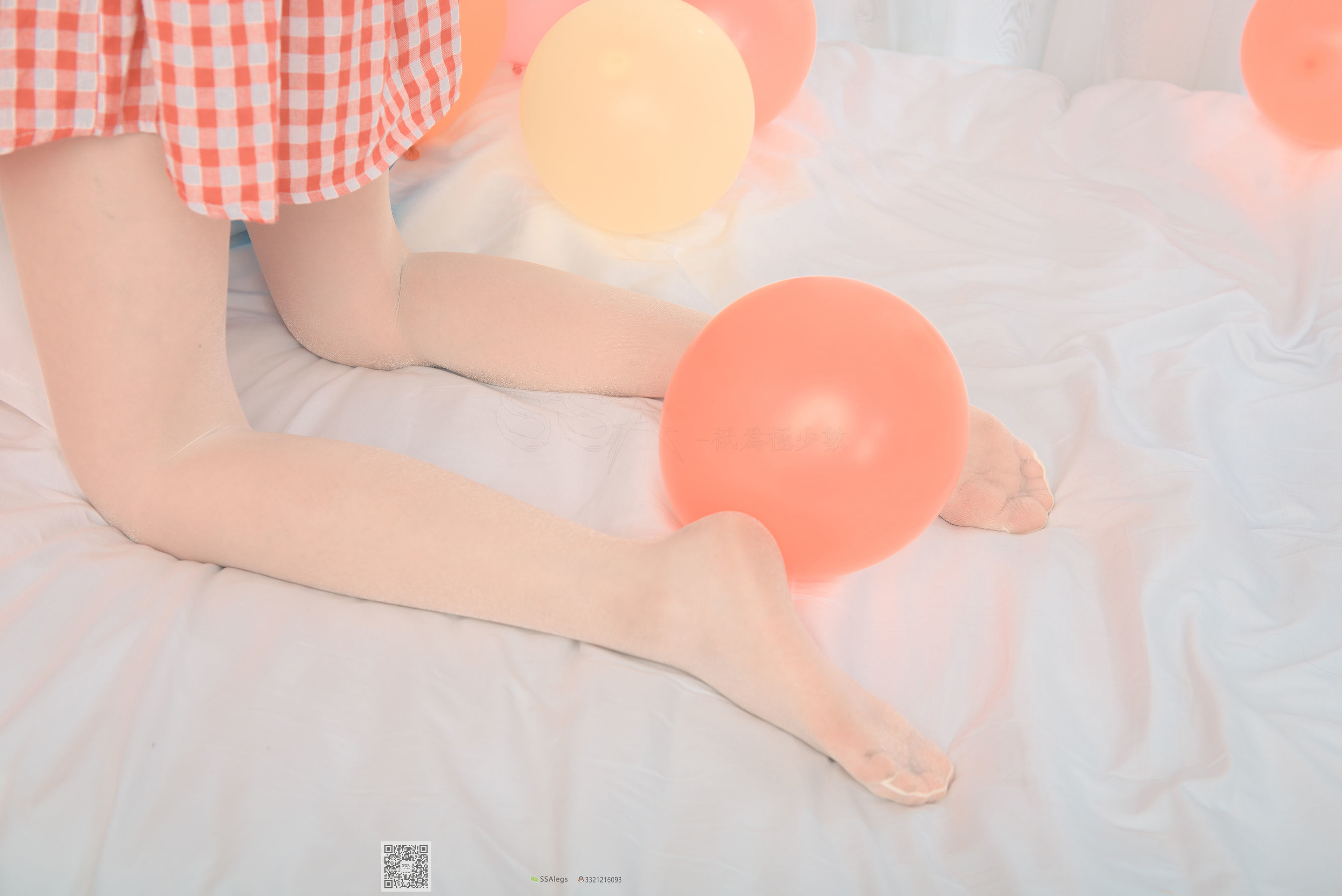 [SSA丝社]超清写真 No.014 小琪琪 闪光开裆丝袜的另一种演绎