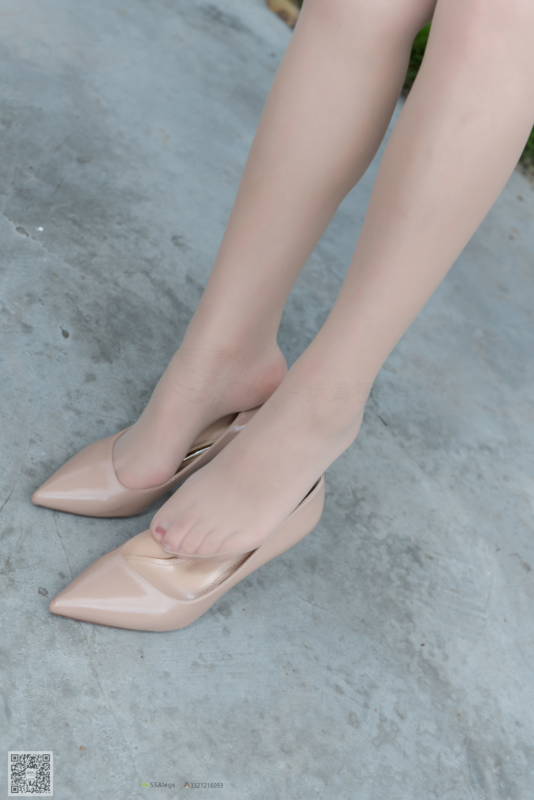 [SSA丝社]超清写真 No.024 高冷混血女王芷沫 肉丝街拍