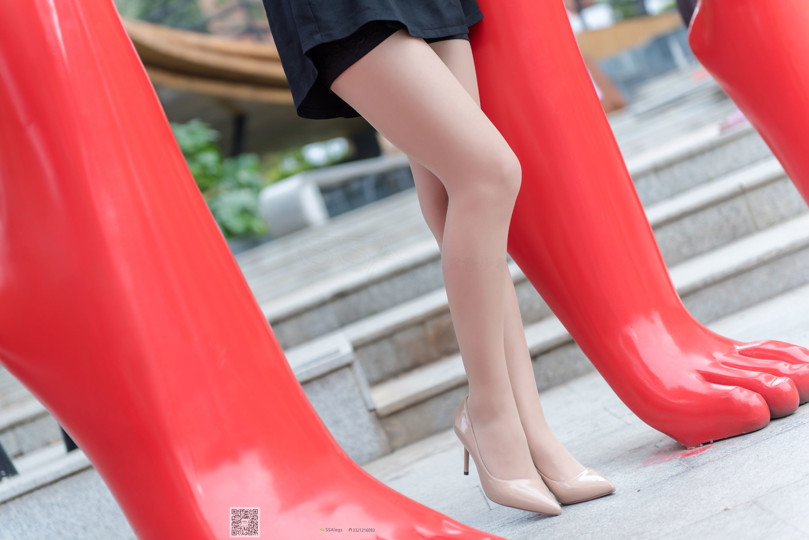 [SSA丝社]超清写真 No.024 高冷混血女王芷沫 肉丝街拍
